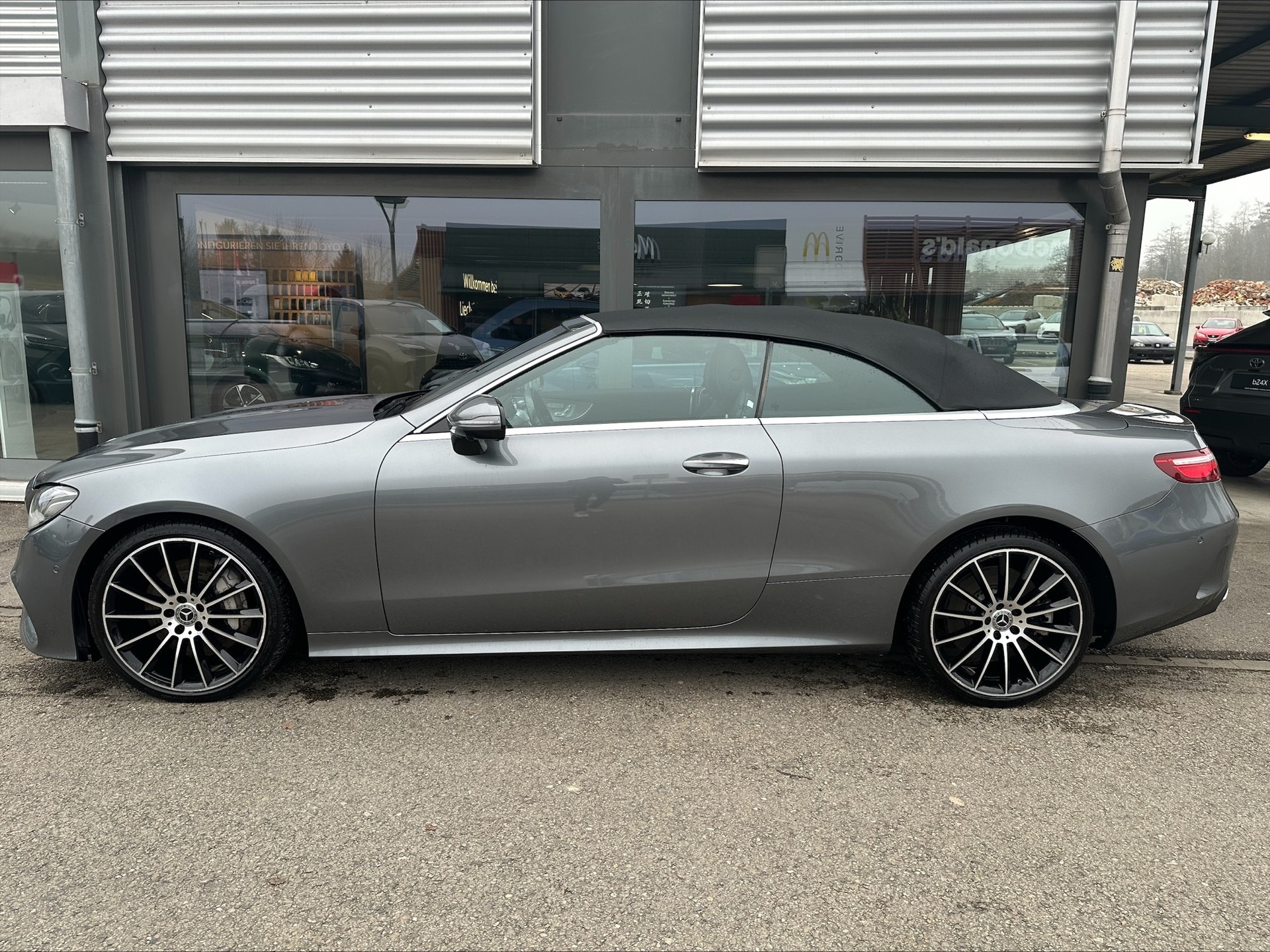 MERCEDES-BENZ E 400 Cabriolet AMG Line 4 Matic 9G-Tronic-showroom-element-2