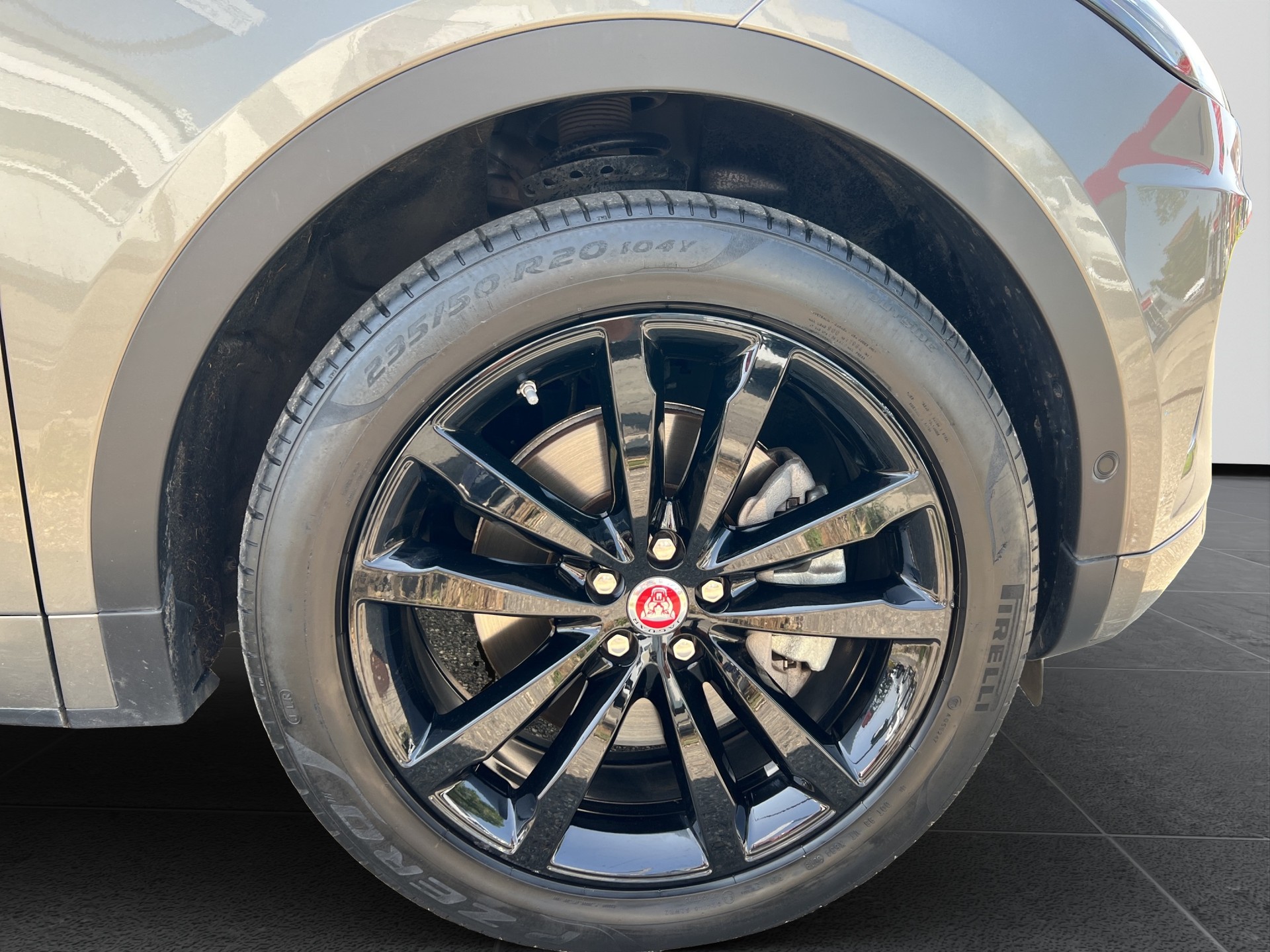 JAGUAR E-Pace P250 R-Dyn. SE AWD-image-16