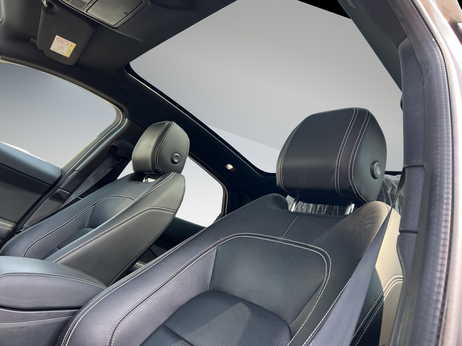JAGUAR E-Pace P250 R-Dyn. SE AWD-image-17