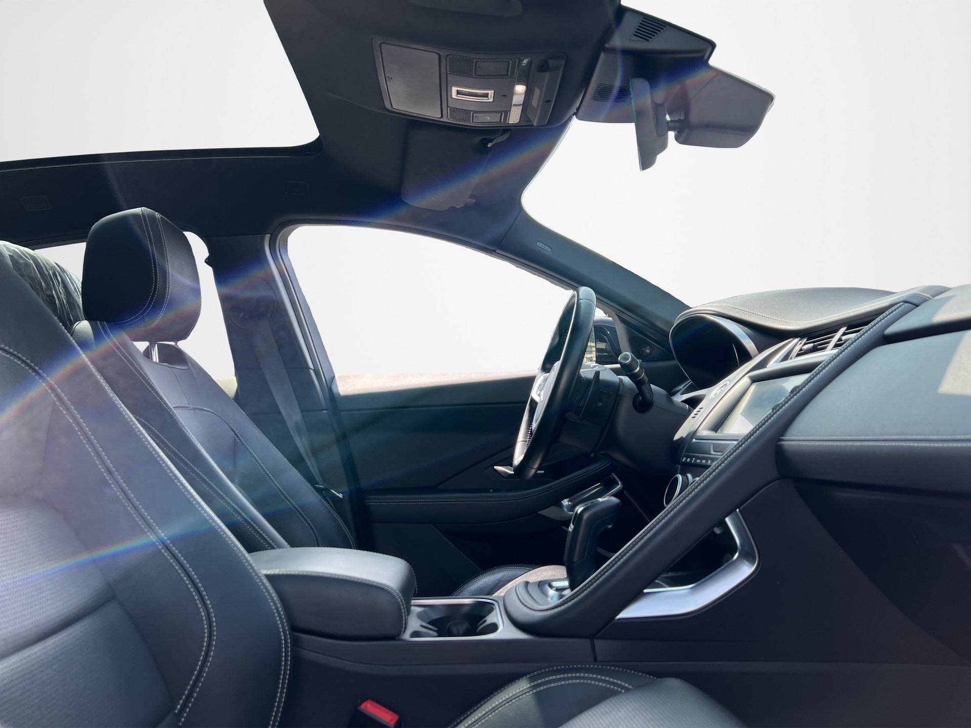 JAGUAR E-Pace P250 R-Dyn. SE AWD-image-15
