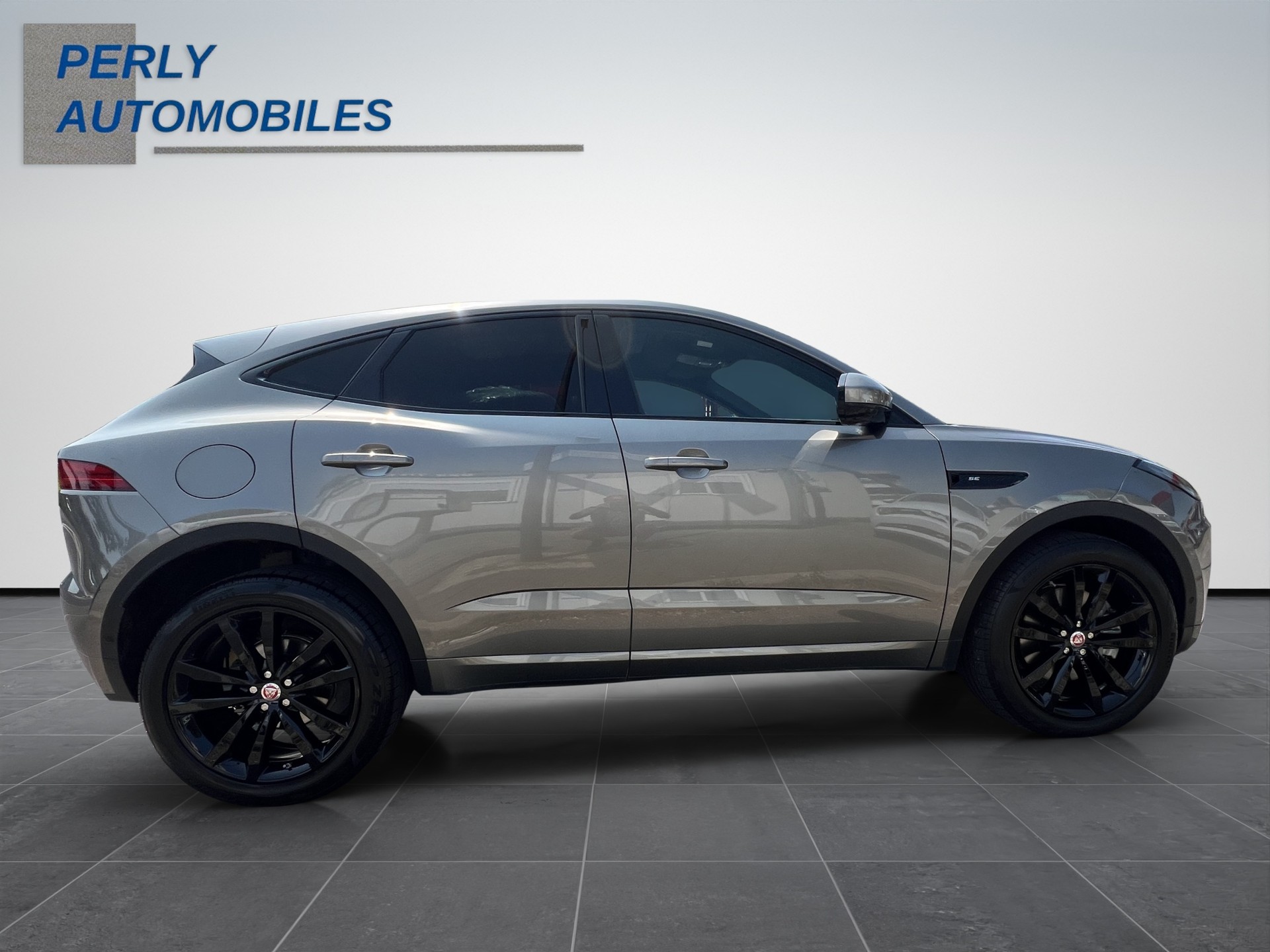 JAGUAR E-Pace P250 R-Dyn. SE AWD-image-6