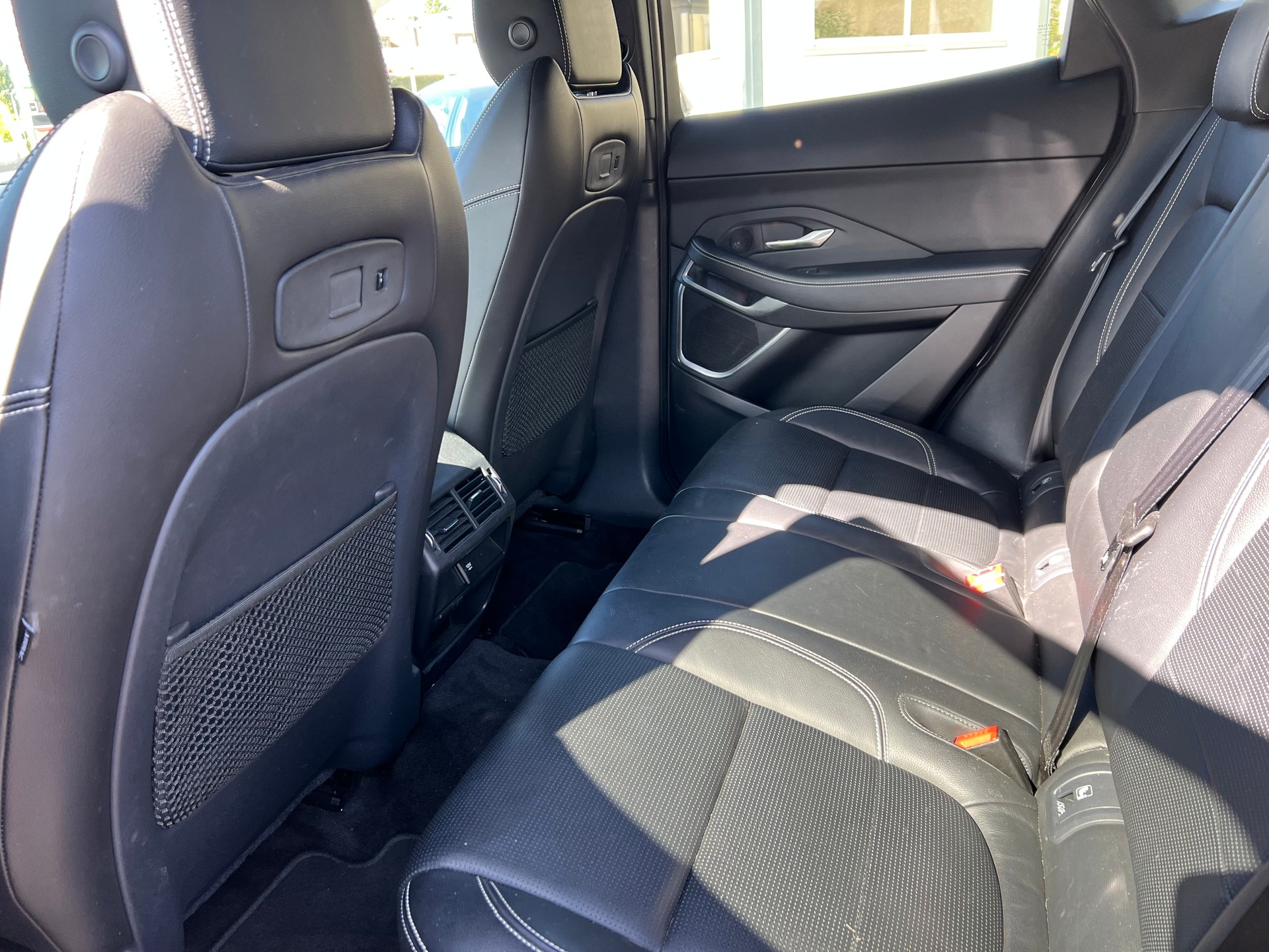 JAGUAR E-Pace P250 R-Dyn. SE AWD-image-11