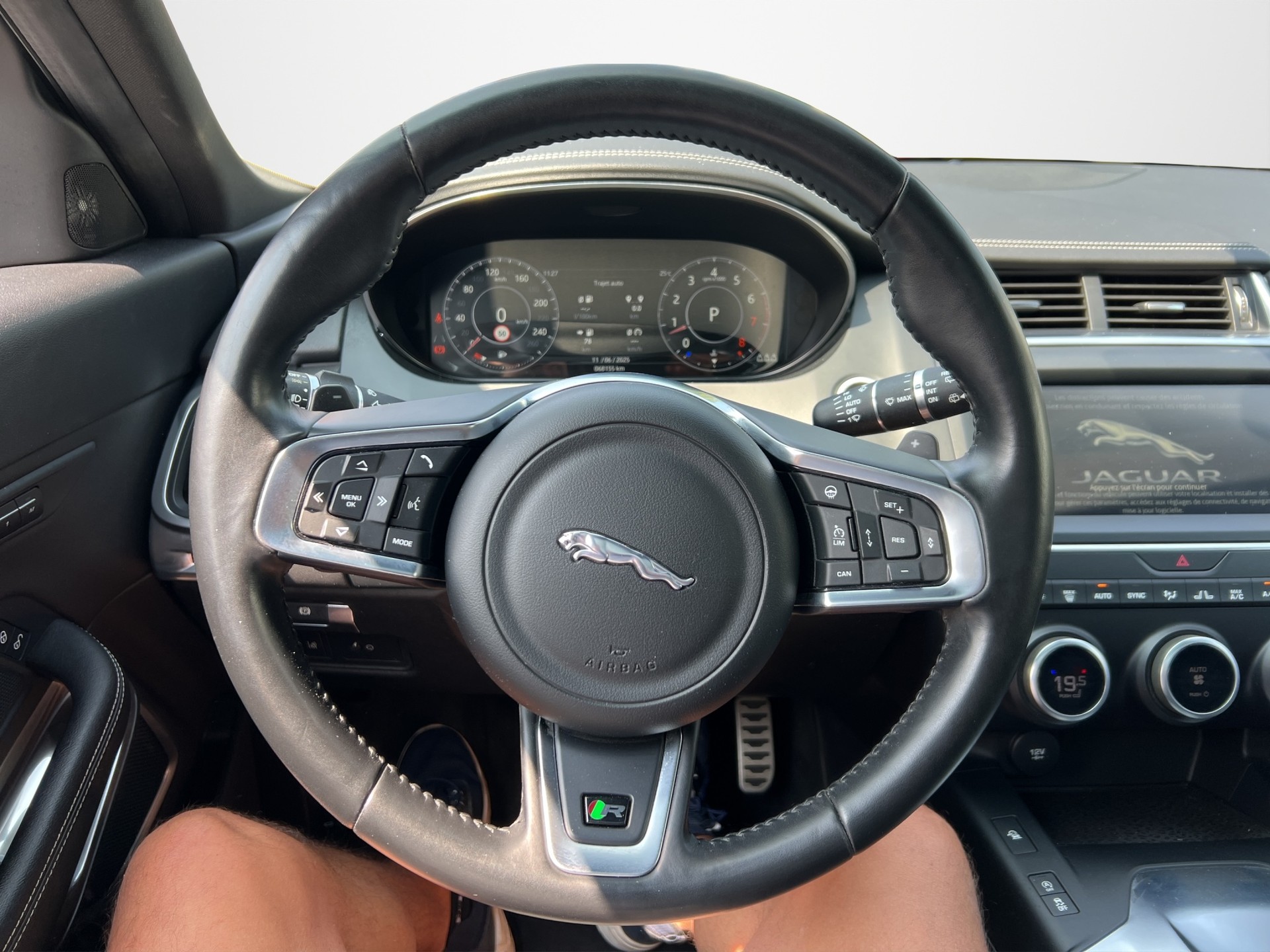 JAGUAR E-Pace P250 R-Dyn. SE AWD-image-9