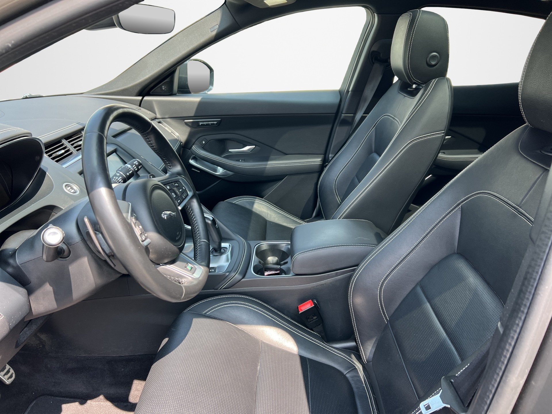 JAGUAR E-Pace P250 R-Dyn. SE AWD-image-8
