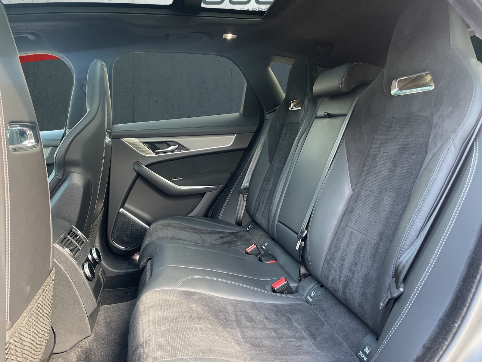 JAGUAR F-Pace 5.0 V8 SVR AWD Automatik-image-12