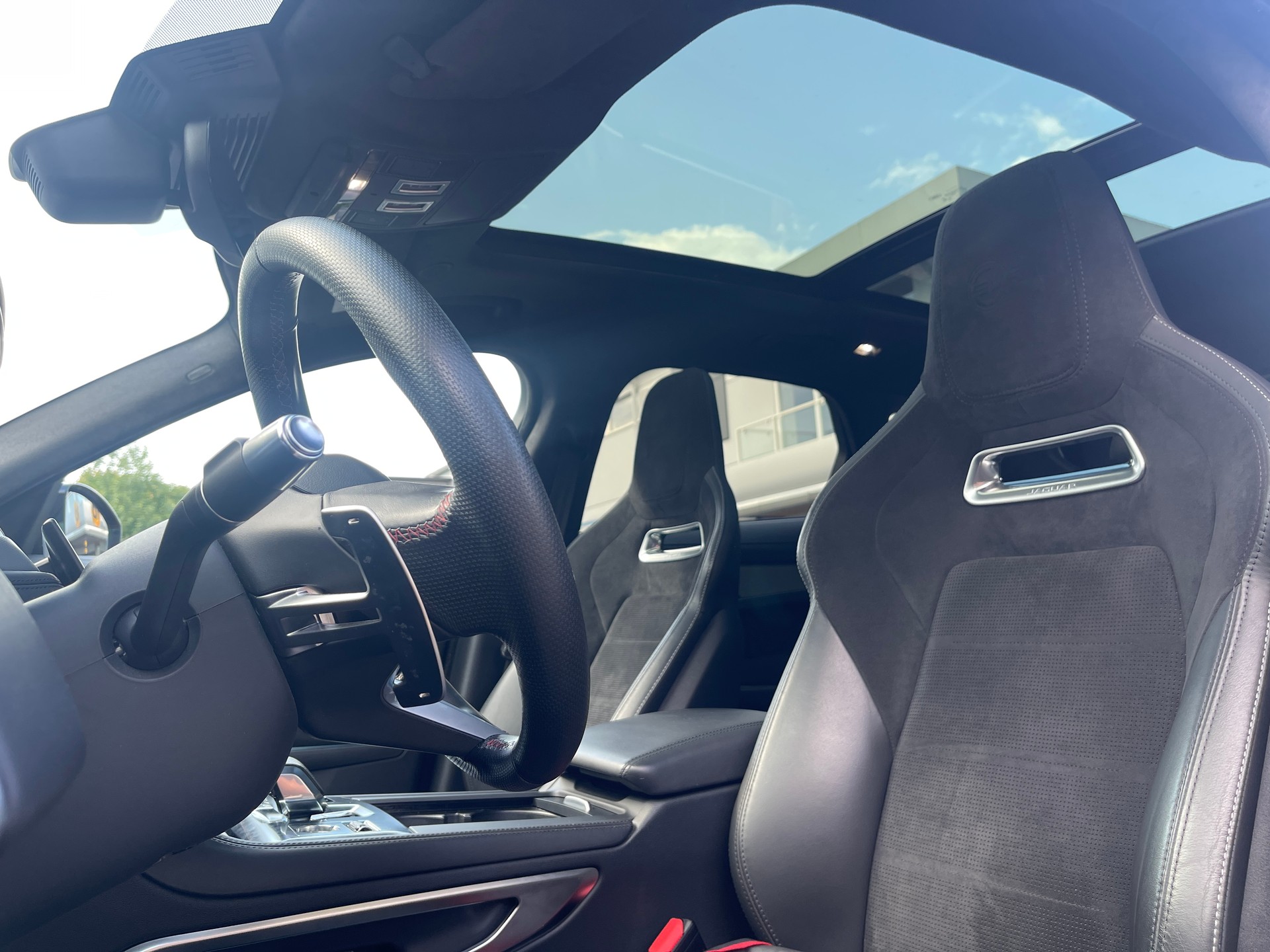 JAGUAR F-Pace 5.0 V8 SVR AWD Automatik-image-13