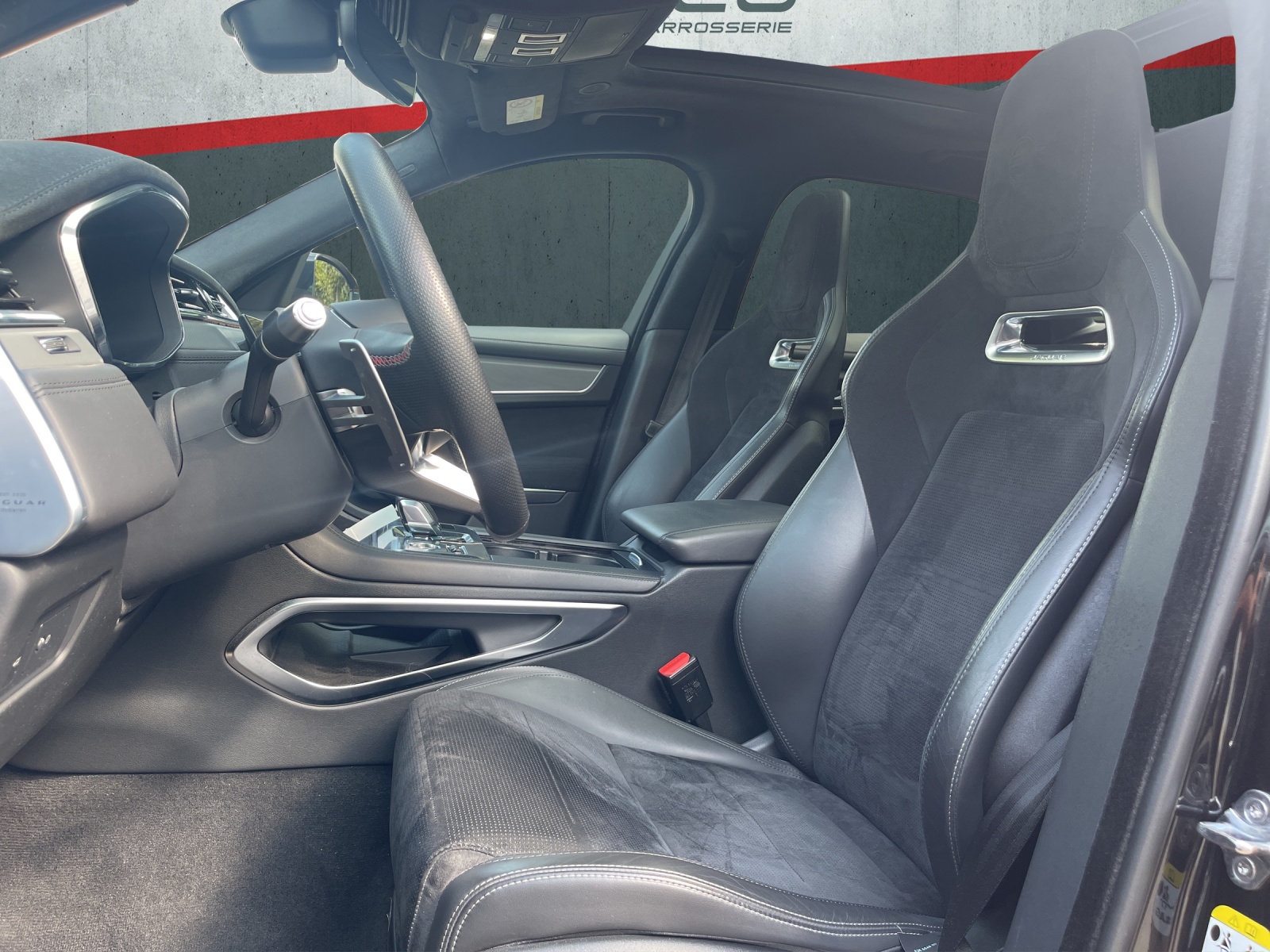 JAGUAR F-Pace 5.0 V8 SVR AWD Automatik-image-10