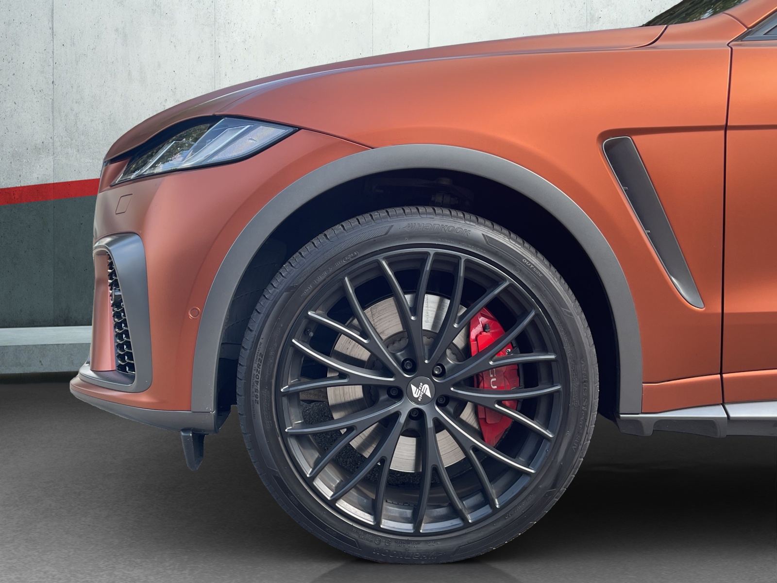 JAGUAR F-Pace 5.0 V8 SVR AWD Automatik-image-8