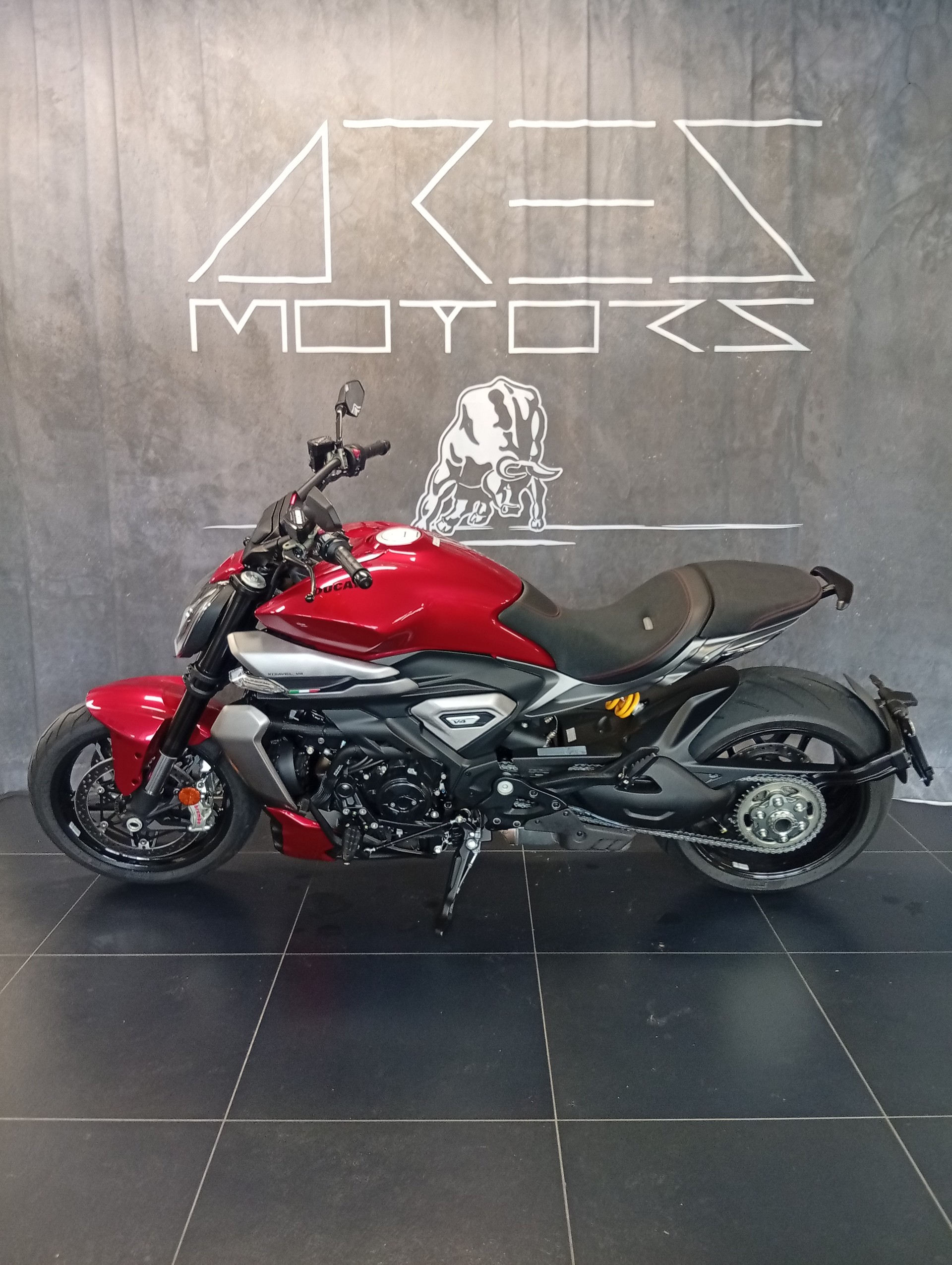 DUCATI X Diavel V4-image-1