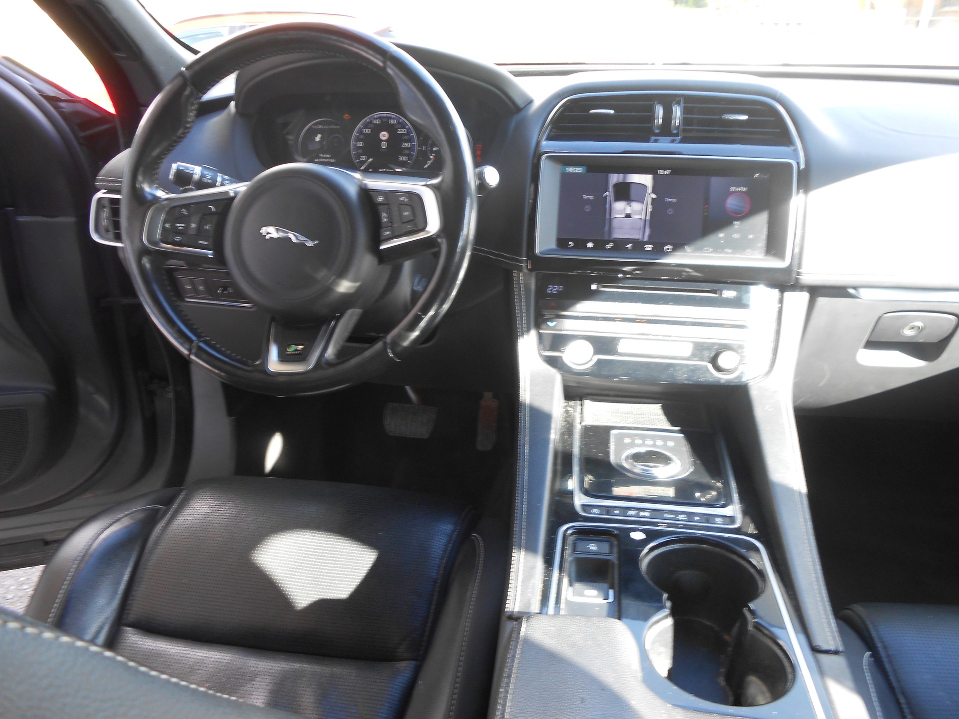 JAGUAR F-Pace 3.0 TD R-Sport AWD Automatik-image-10