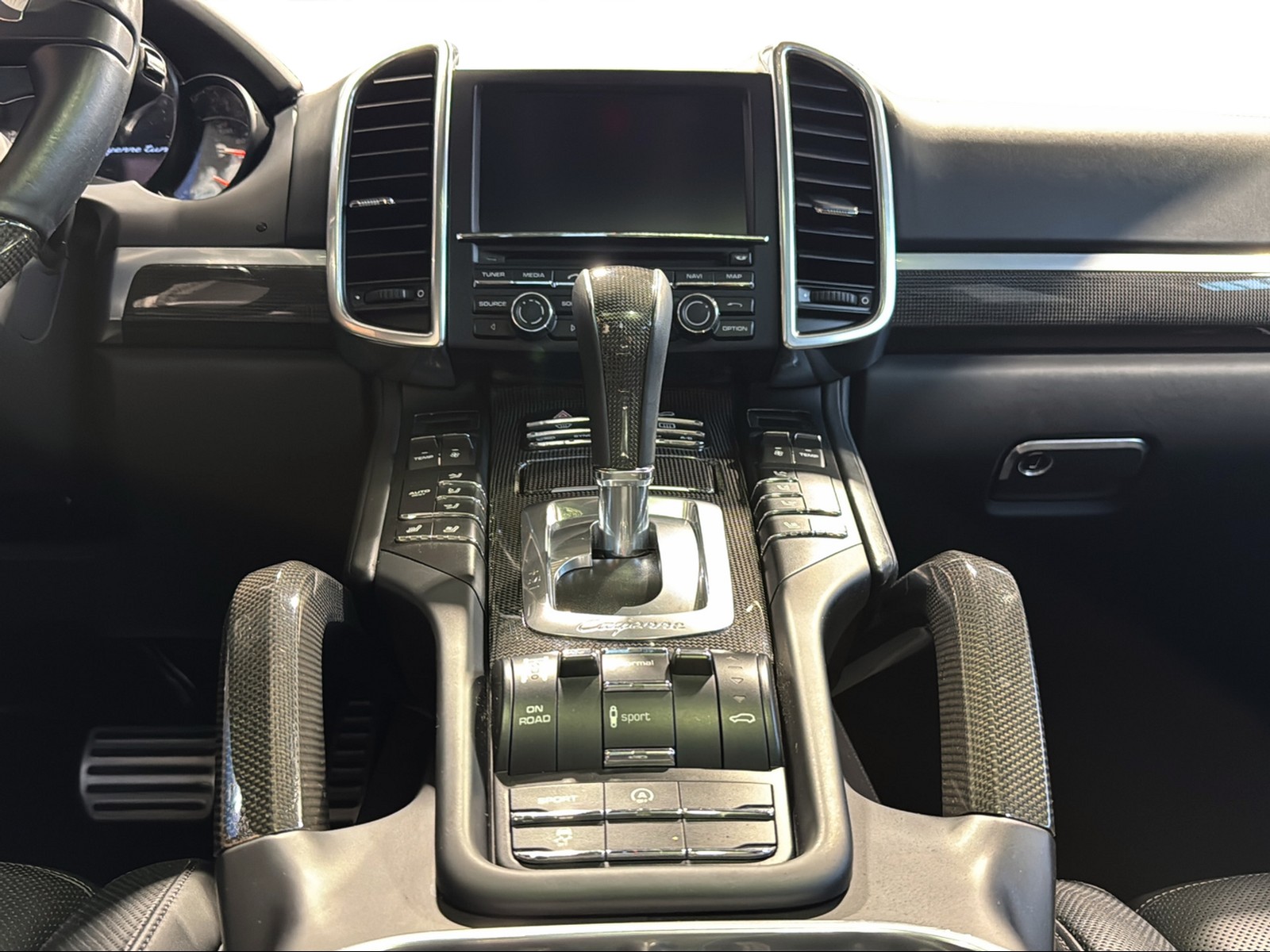 PORSCHE Cayenne Turbo S-image-9