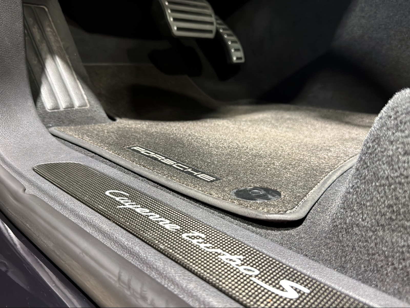 PORSCHE Cayenne Turbo S-image-12
