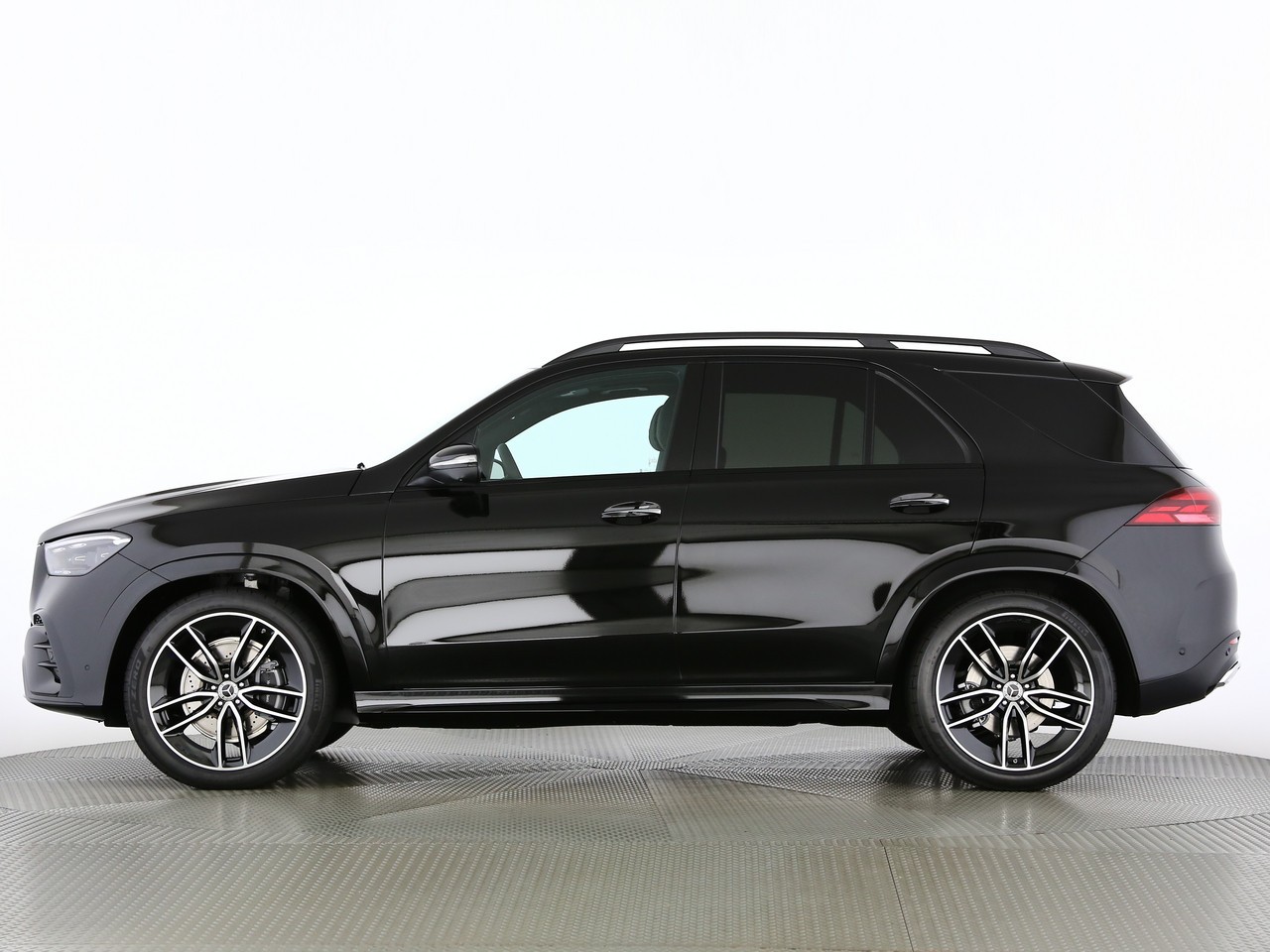 MERCEDES-BENZ GLE 300 d 4Matic 9G-Tronic-showroom-element-2