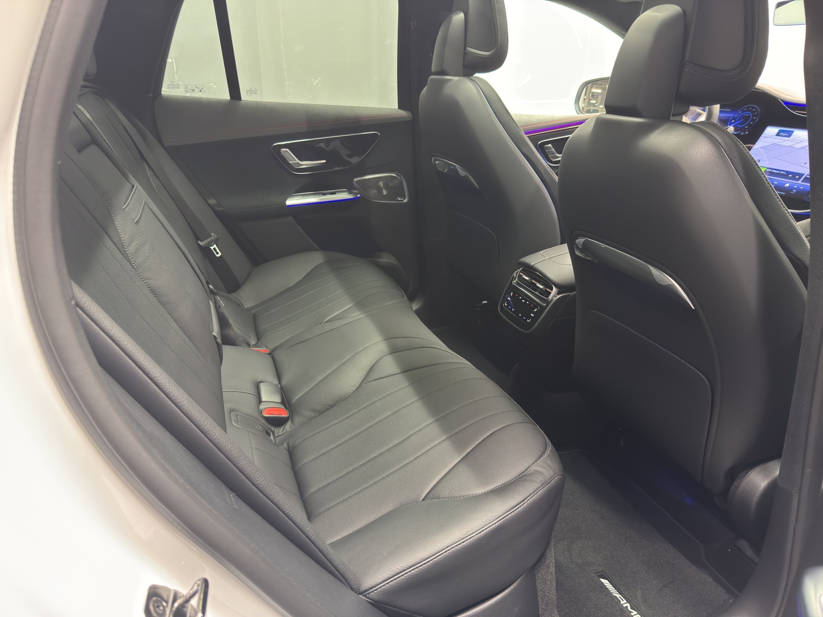 MERCEDES-BENZ EQE 500 Excellence AMG Line-image-9