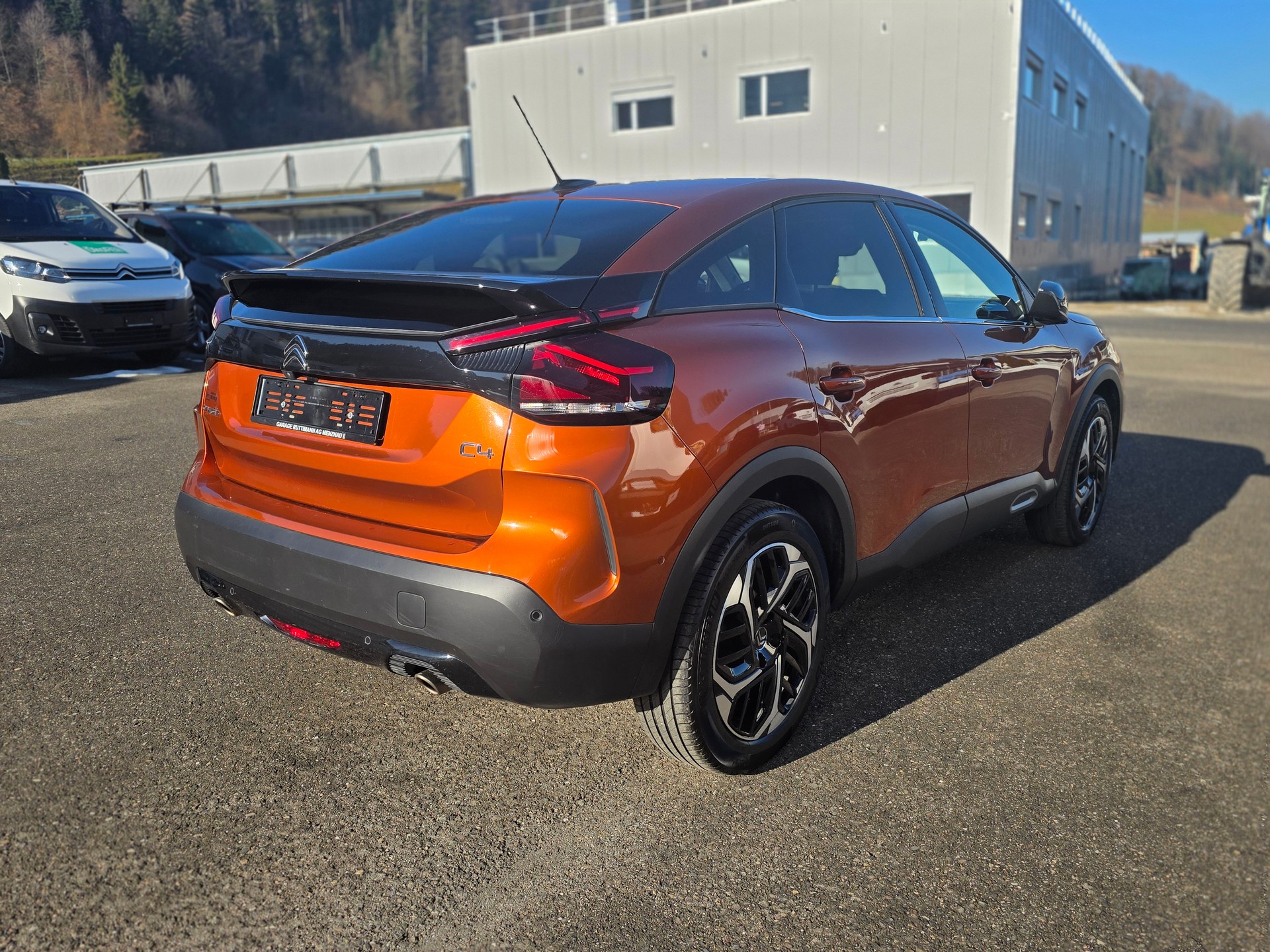 CITROEN C4 1.2 Pure Tech Shine EAT8-image-2