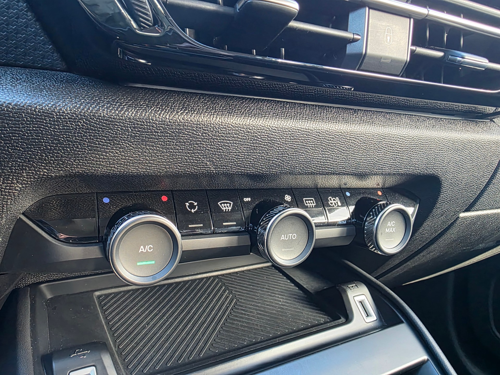 CITROEN C4 1.2 Pure Tech Shine EAT8-image-10