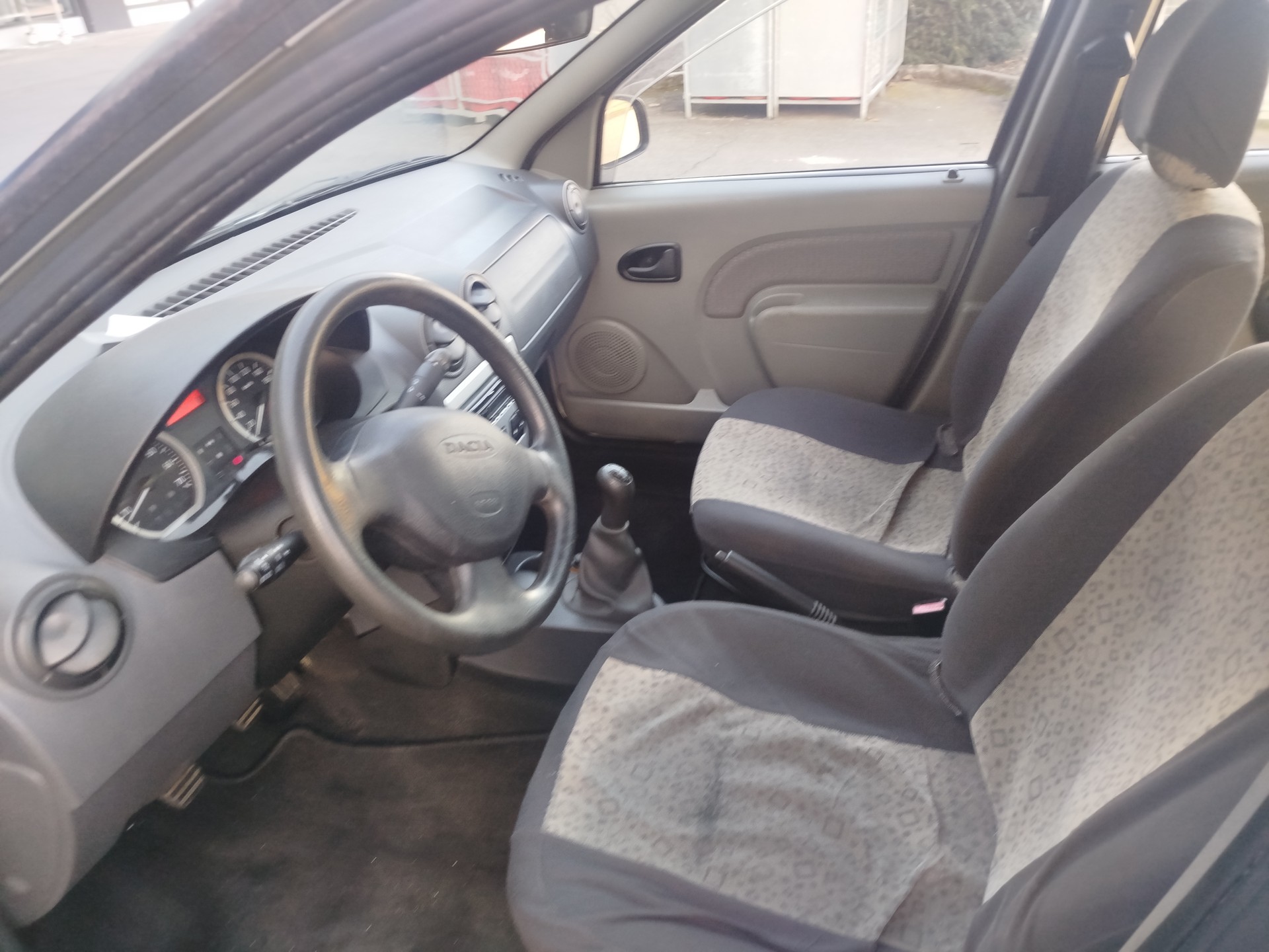 DACIA Logan 1.5 dCi Ambiance-image-9