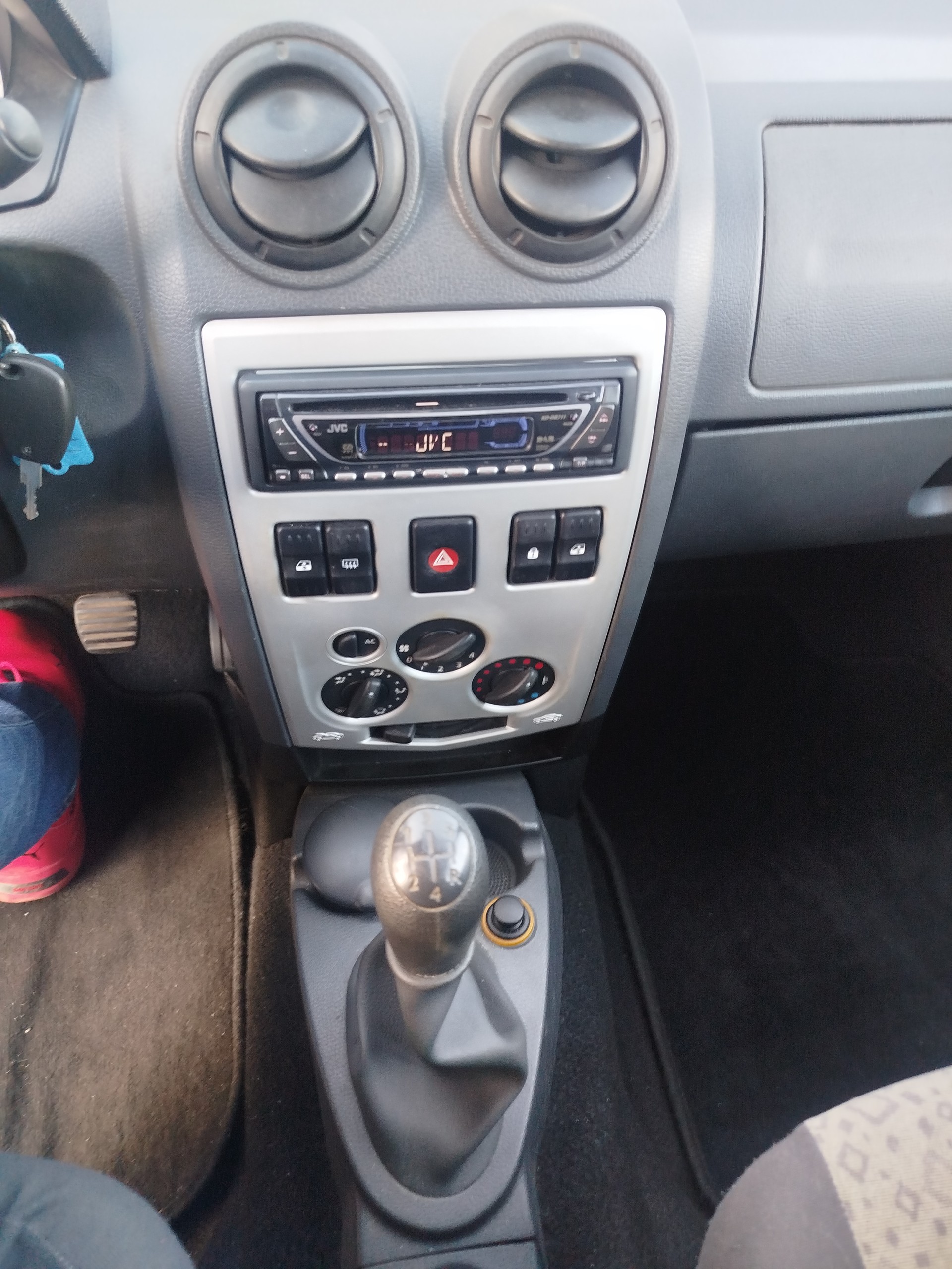DACIA Logan 1.5 dCi Ambiance-image-12