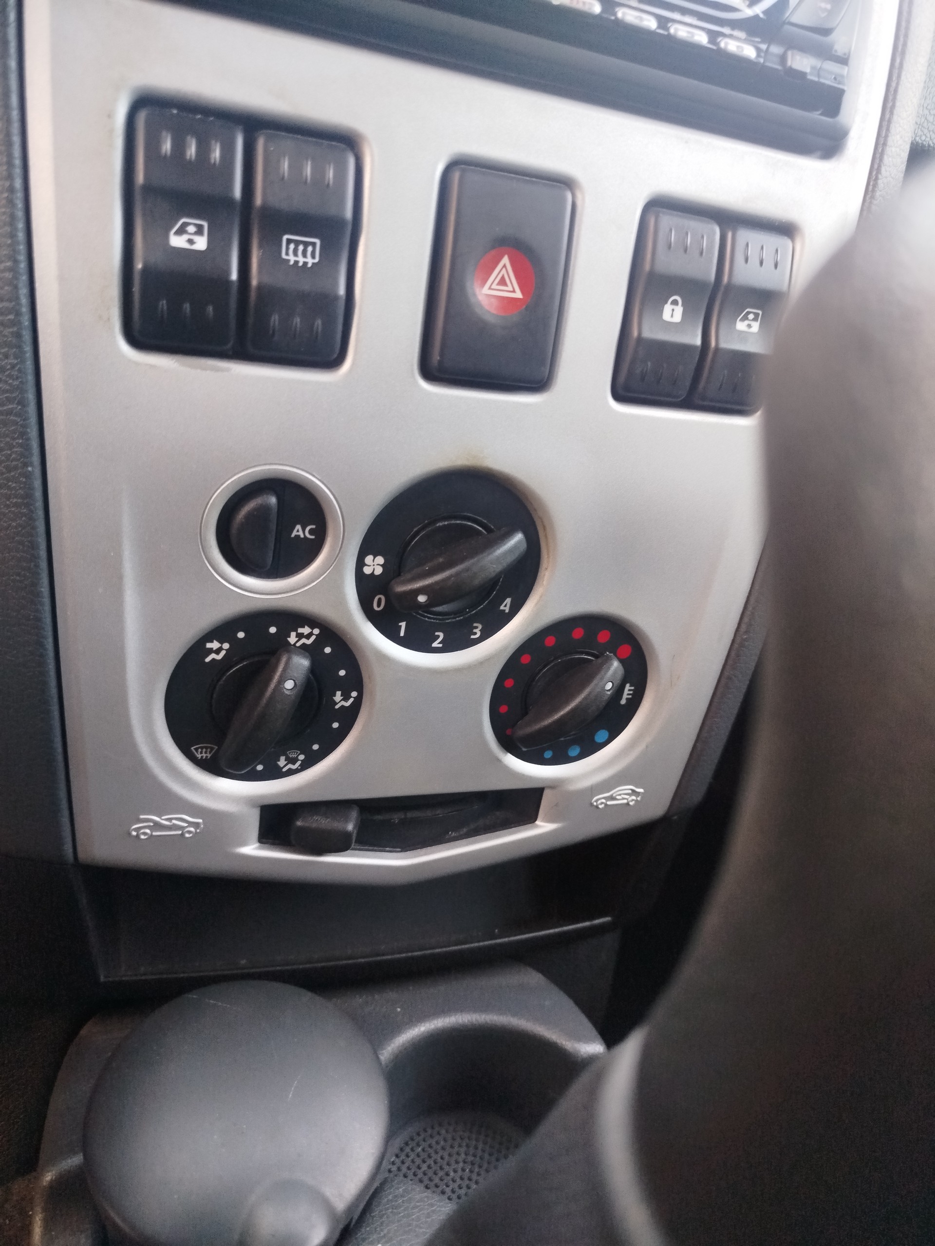 DACIA Logan 1.5 dCi Ambiance-image-11