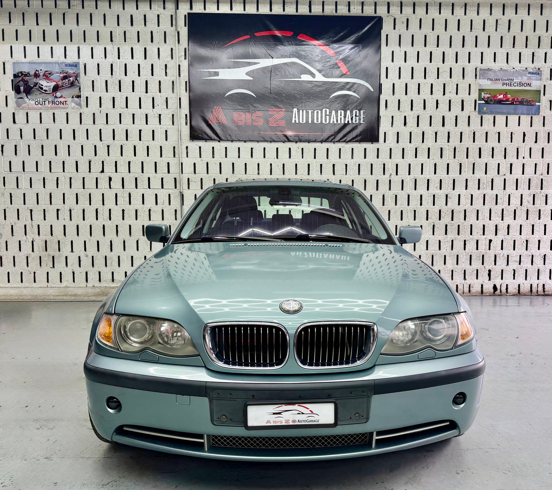 BMW 330xi-image-1