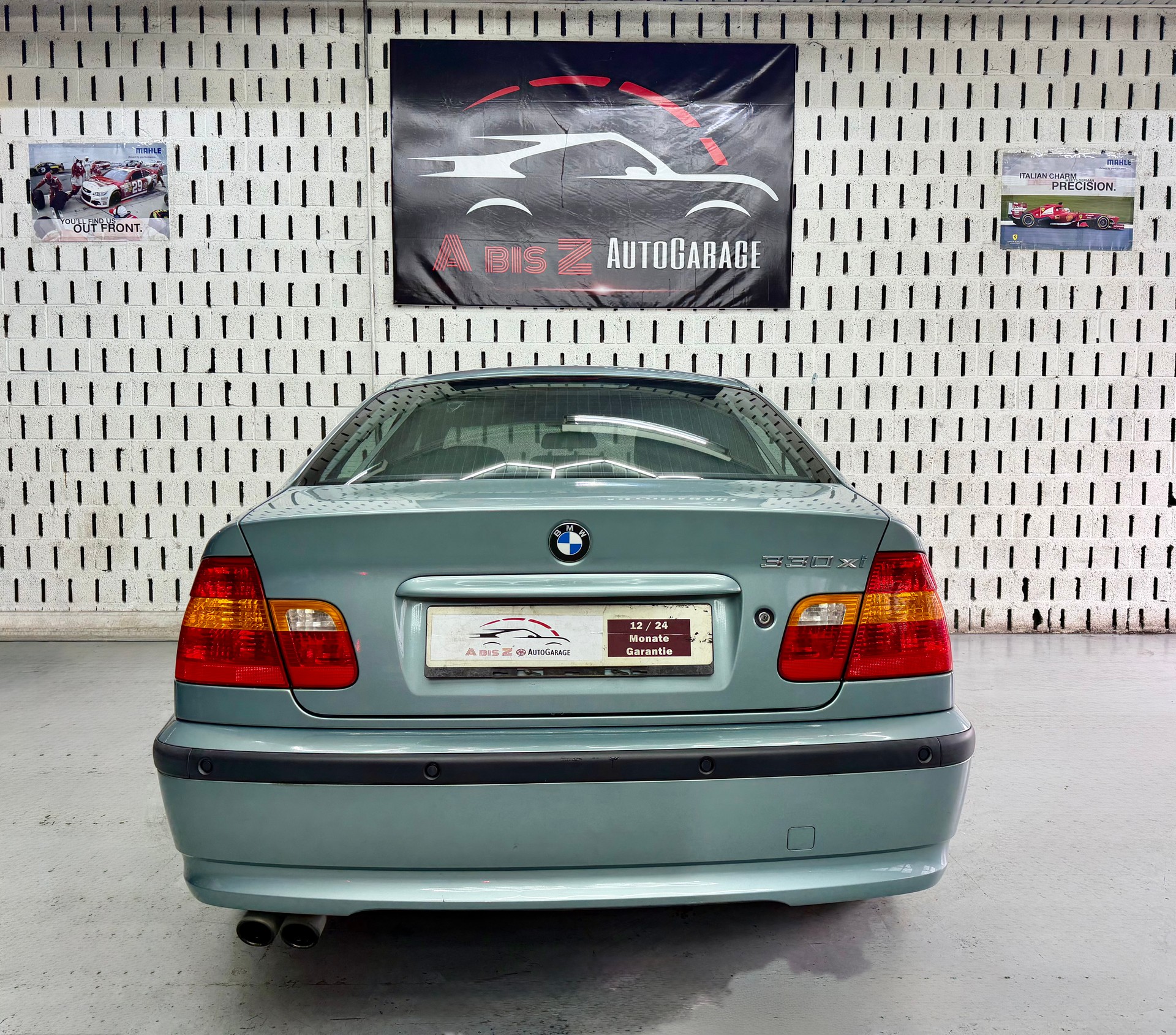BMW 330xi-image-9