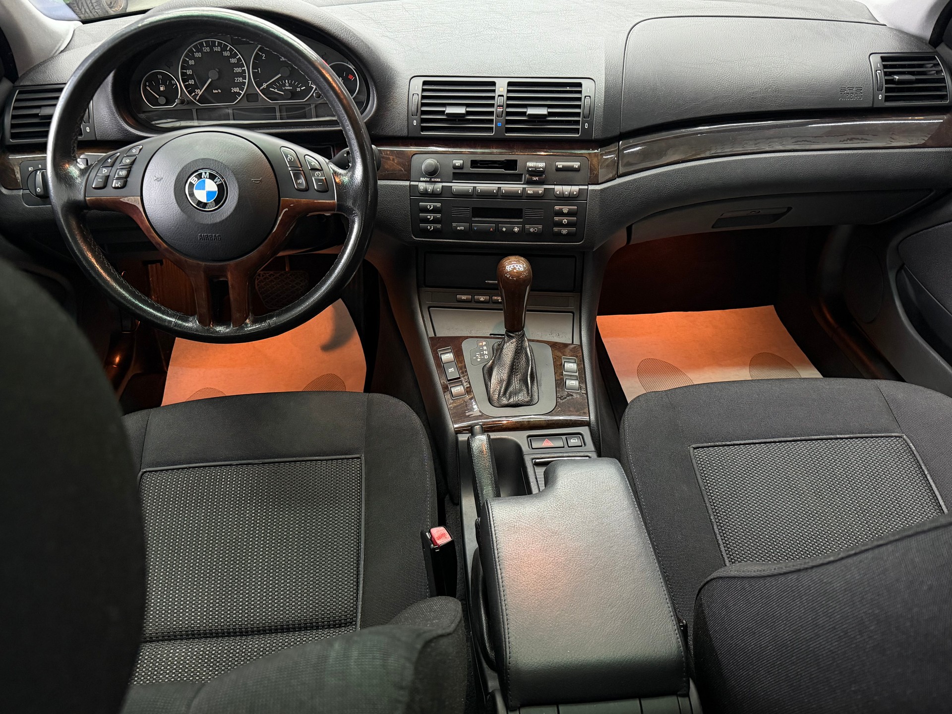 BMW 330xi-image-3