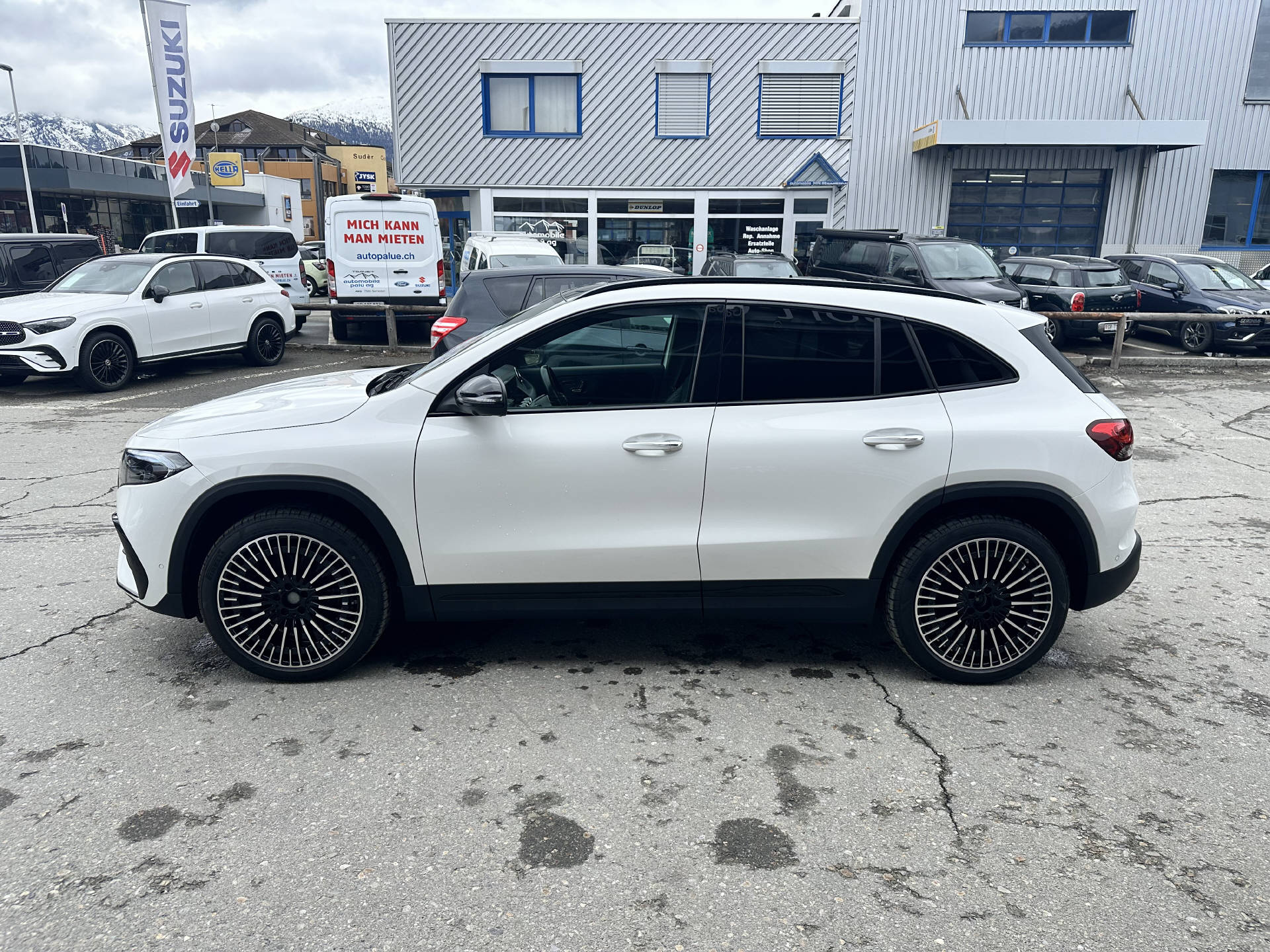 MERCEDES-BENZ EQA 350 Swiss Star AMG Line 4matic-image-6