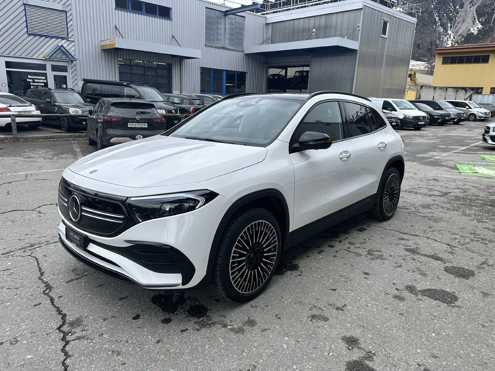 MERCEDES-BENZ EQA 350 Swiss Star AMG Line 4matic-image-5