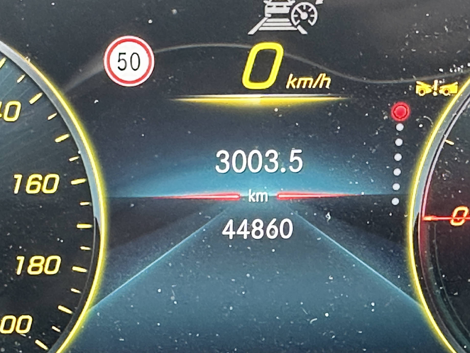 MERCEDES-BENZ EQA 350 Swiss Star AMG Line 4matic-image-16