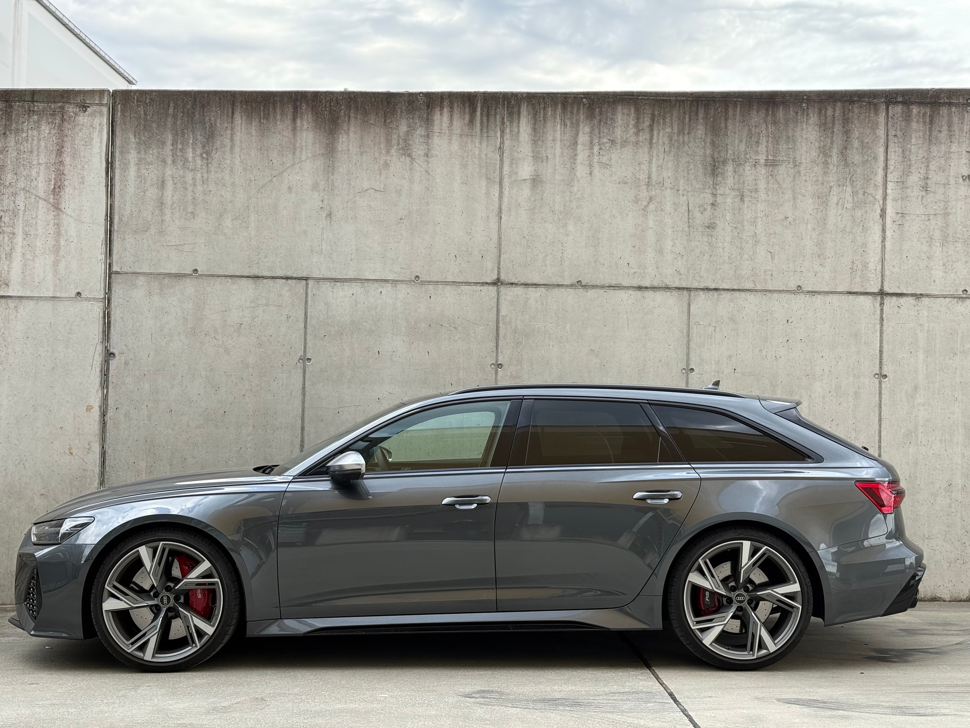 AUDI RS6 Avant 4.0 TFSI V8 quattro-showroom-element-1