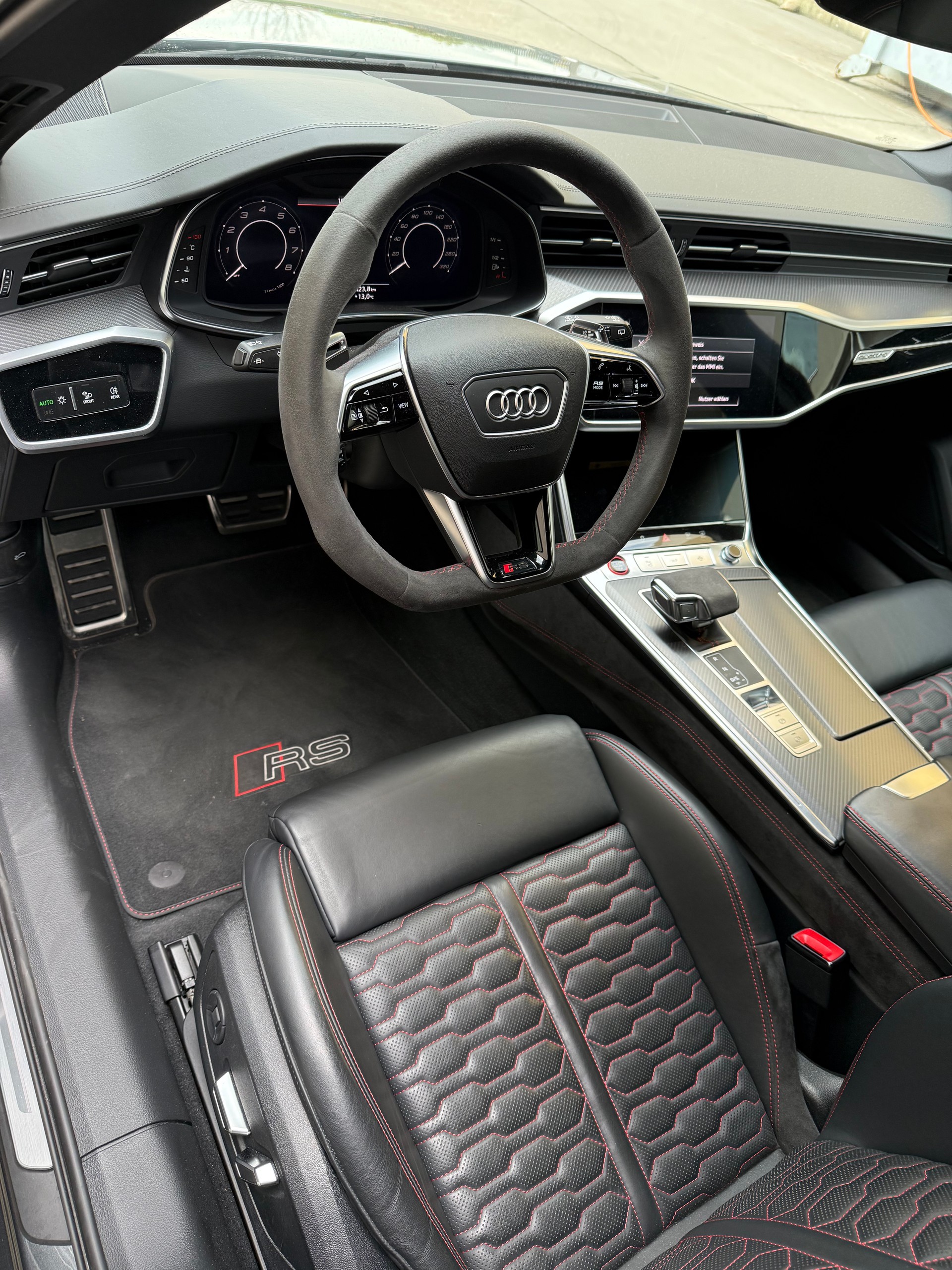 AUDI RS6 Avant 4.0 TFSI V8 quattro-image-11