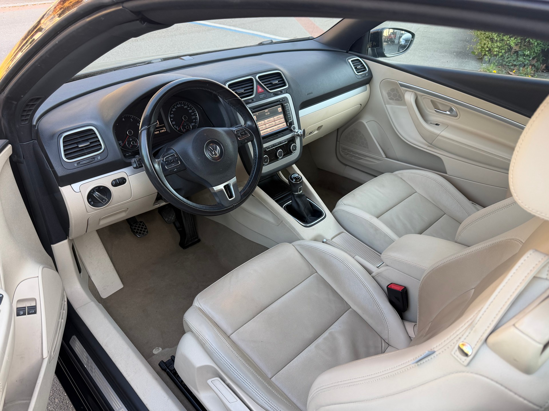 VW Eos 1.4 TSI BlueMotion Technology-image-6