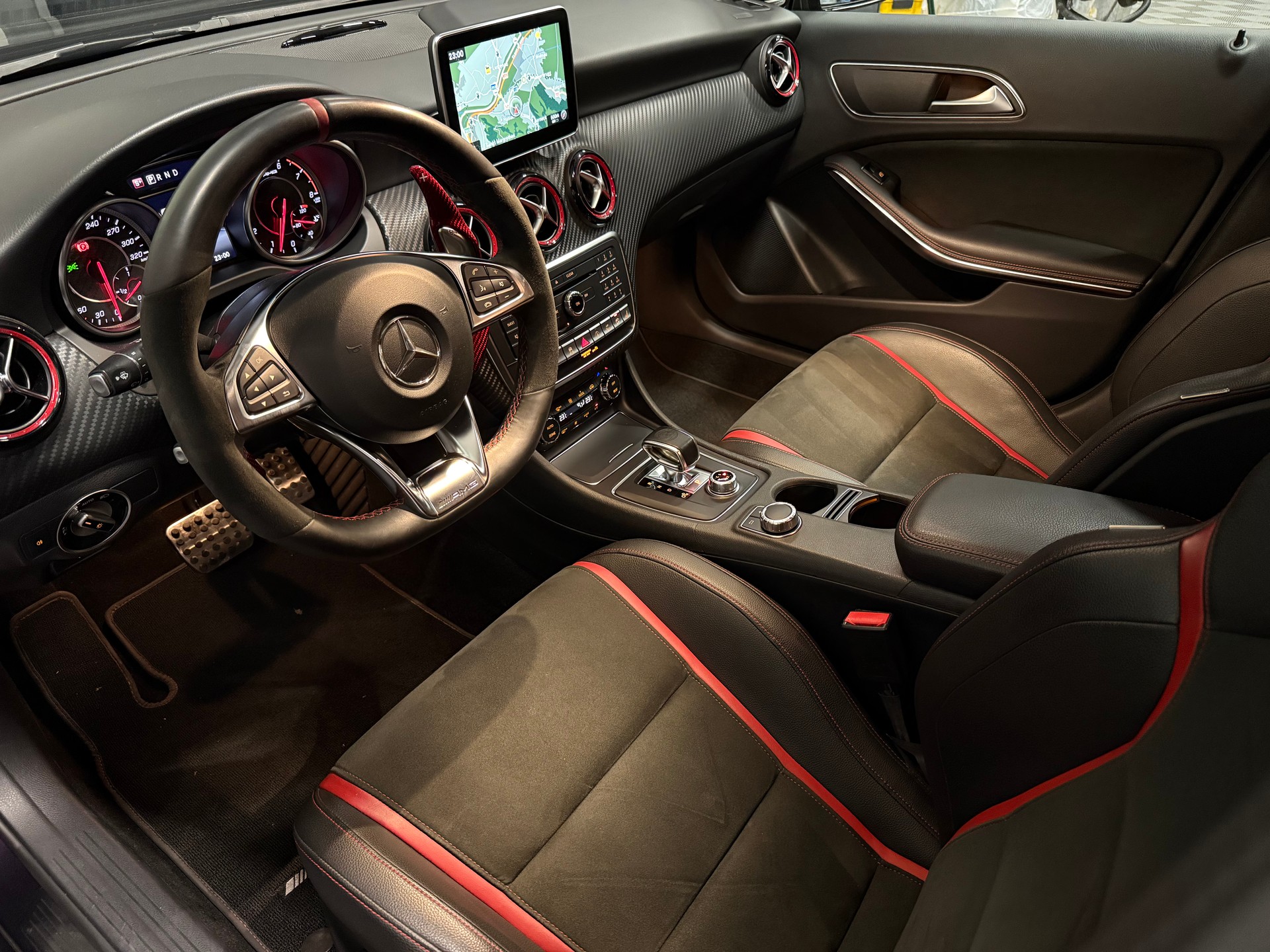 MERCEDES-BENZ A 45 AMG 4m " PERFORMANCE "-image-11