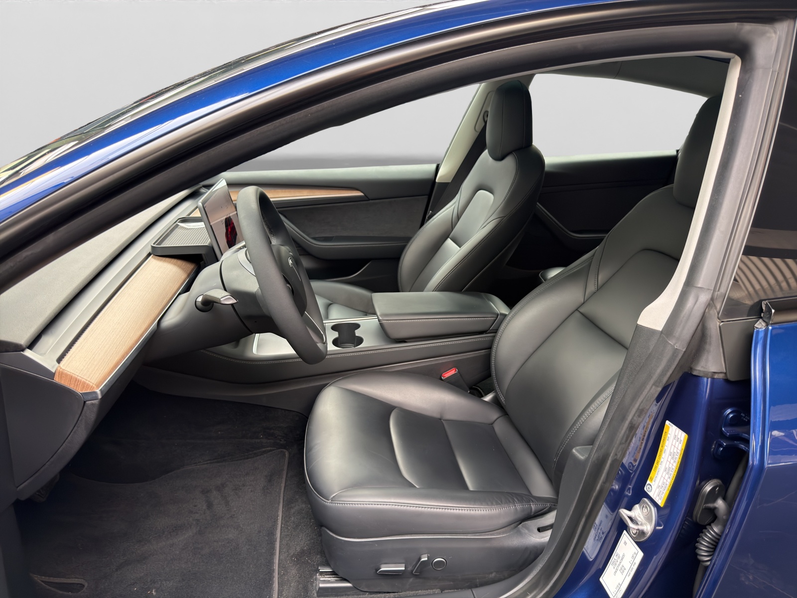 TESLA Model 3-image-8