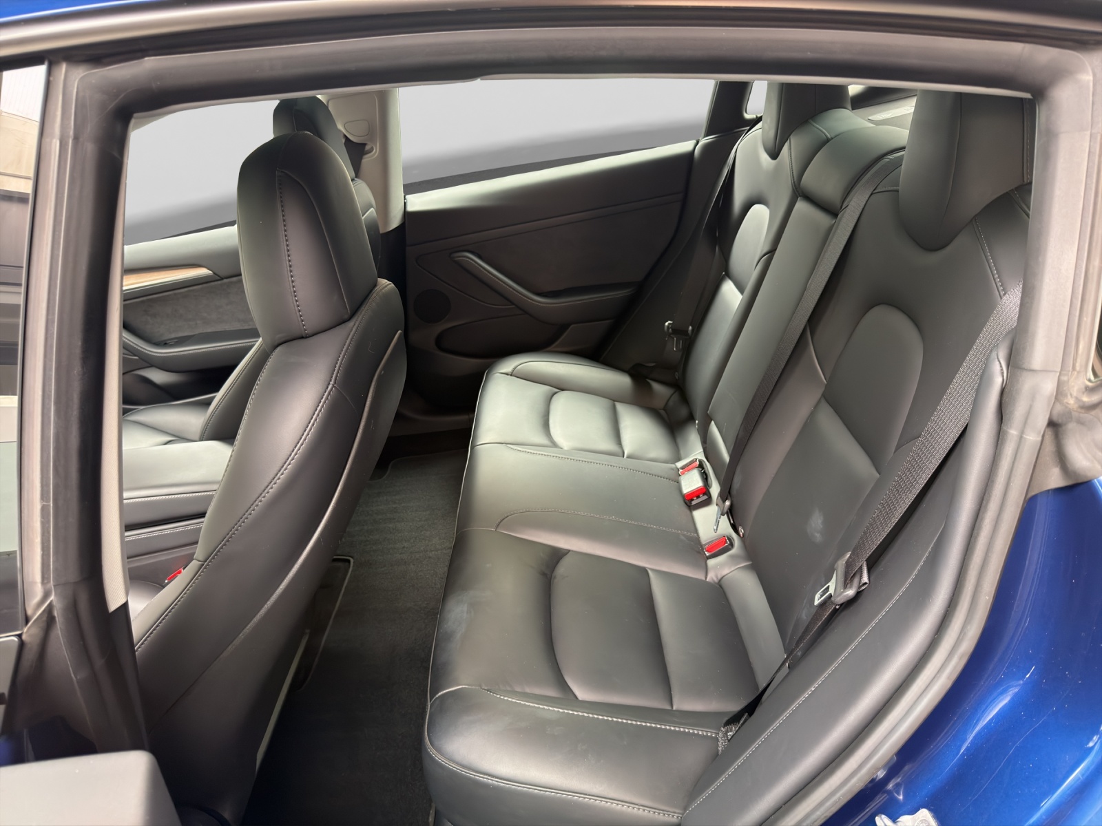 TESLA Model 3-image-10