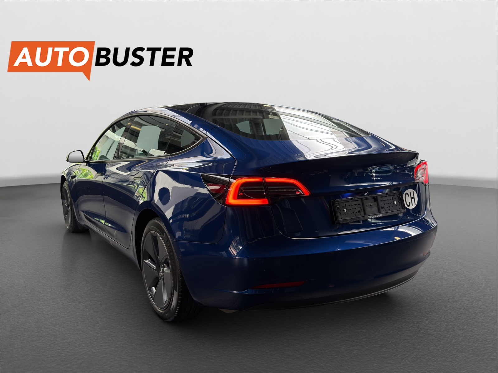 TESLA Model 3-showroom-element-2