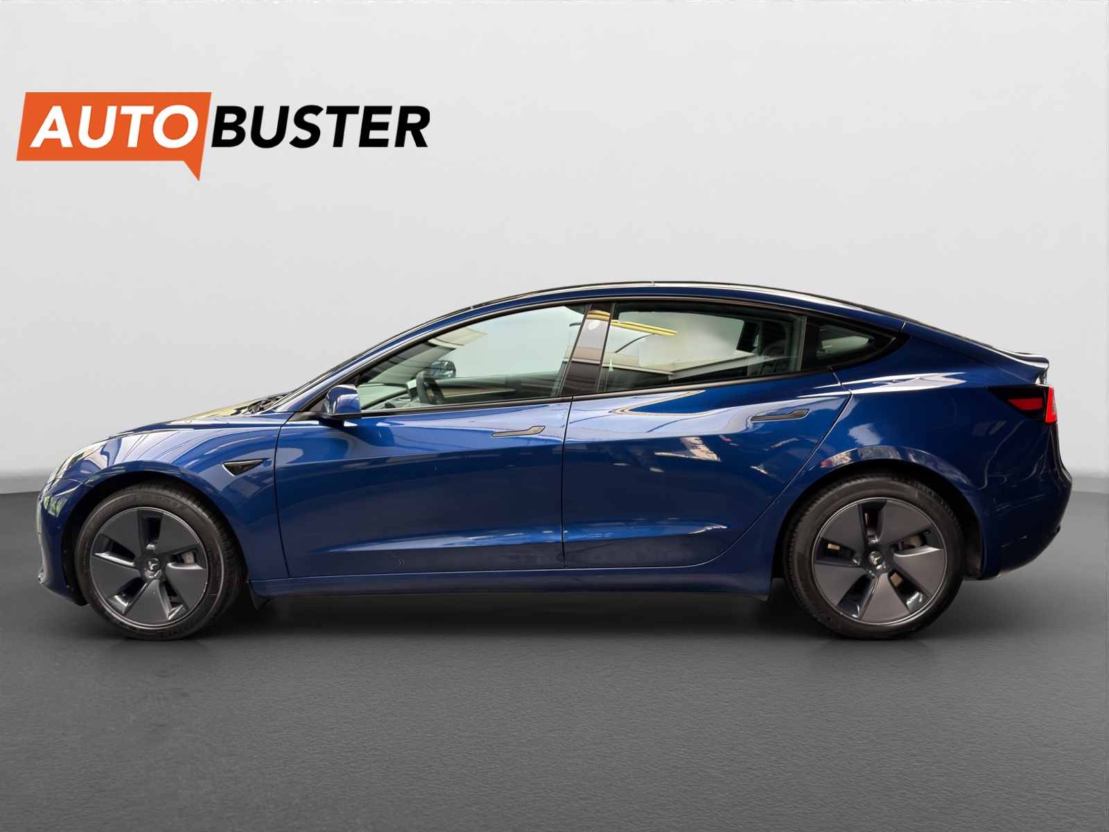 TESLA Model 3-showroom-element-1