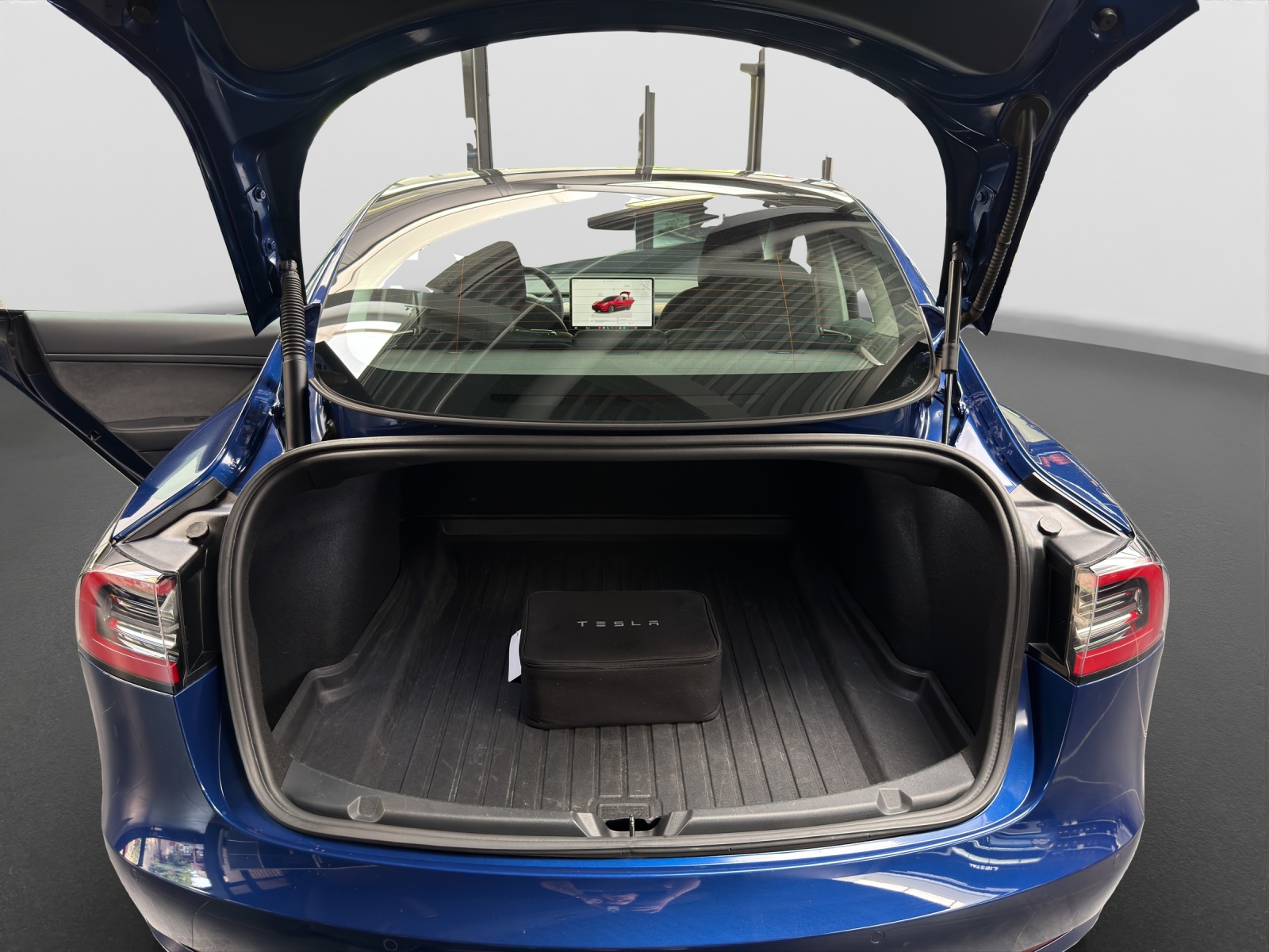 TESLA Model 3-image-14