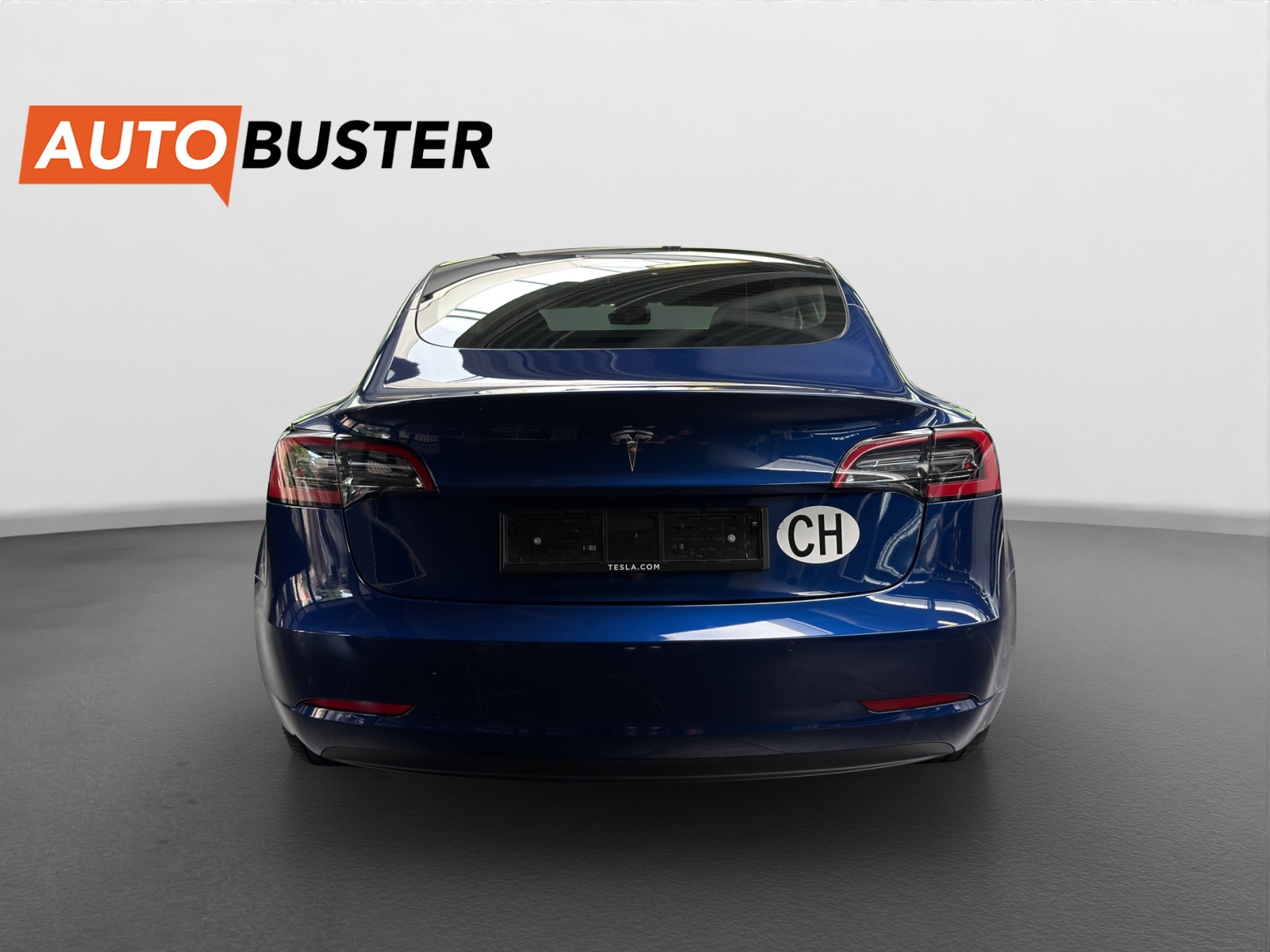 TESLA Model 3-showroom-element-3