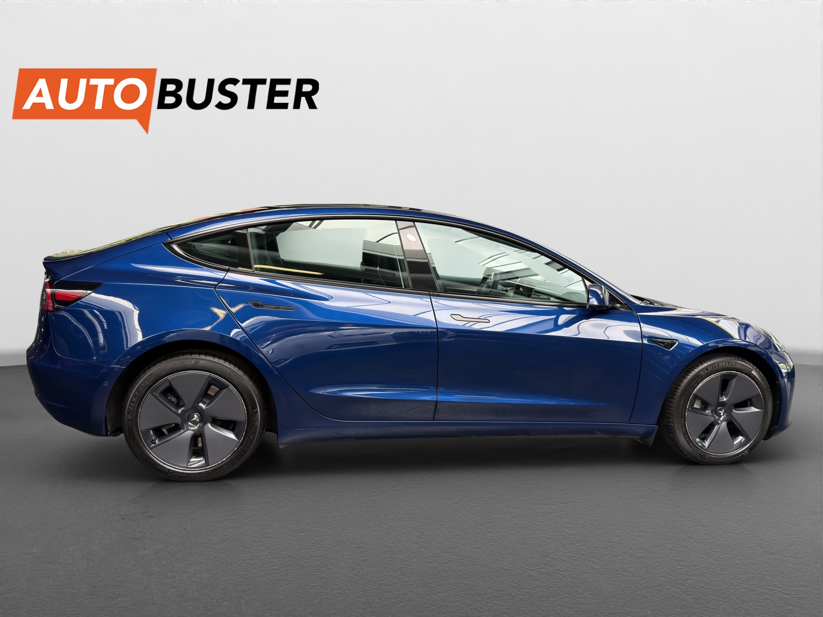 TESLA Model 3-image-5