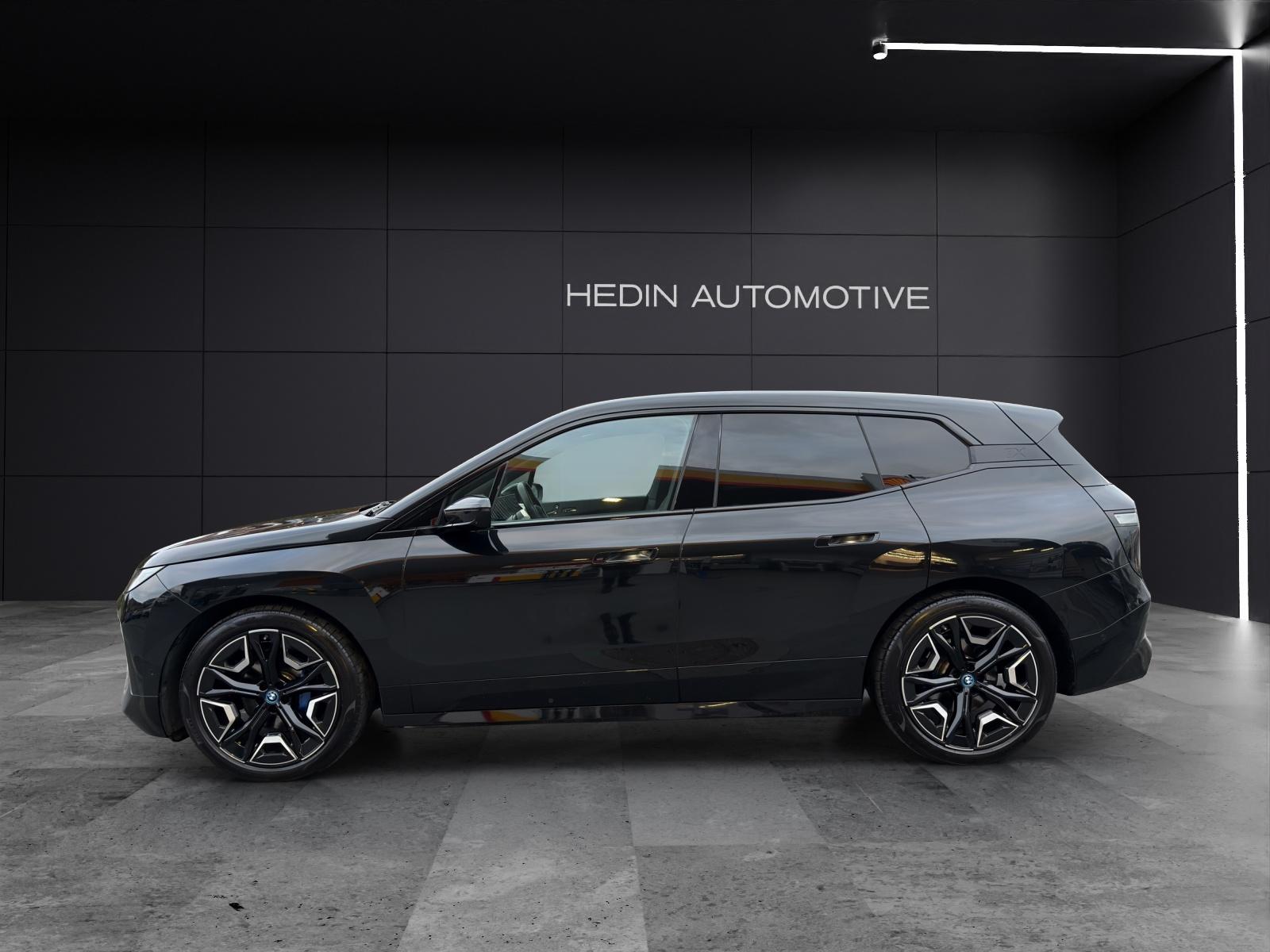 BMW iX xDrive40-showroom-element-3