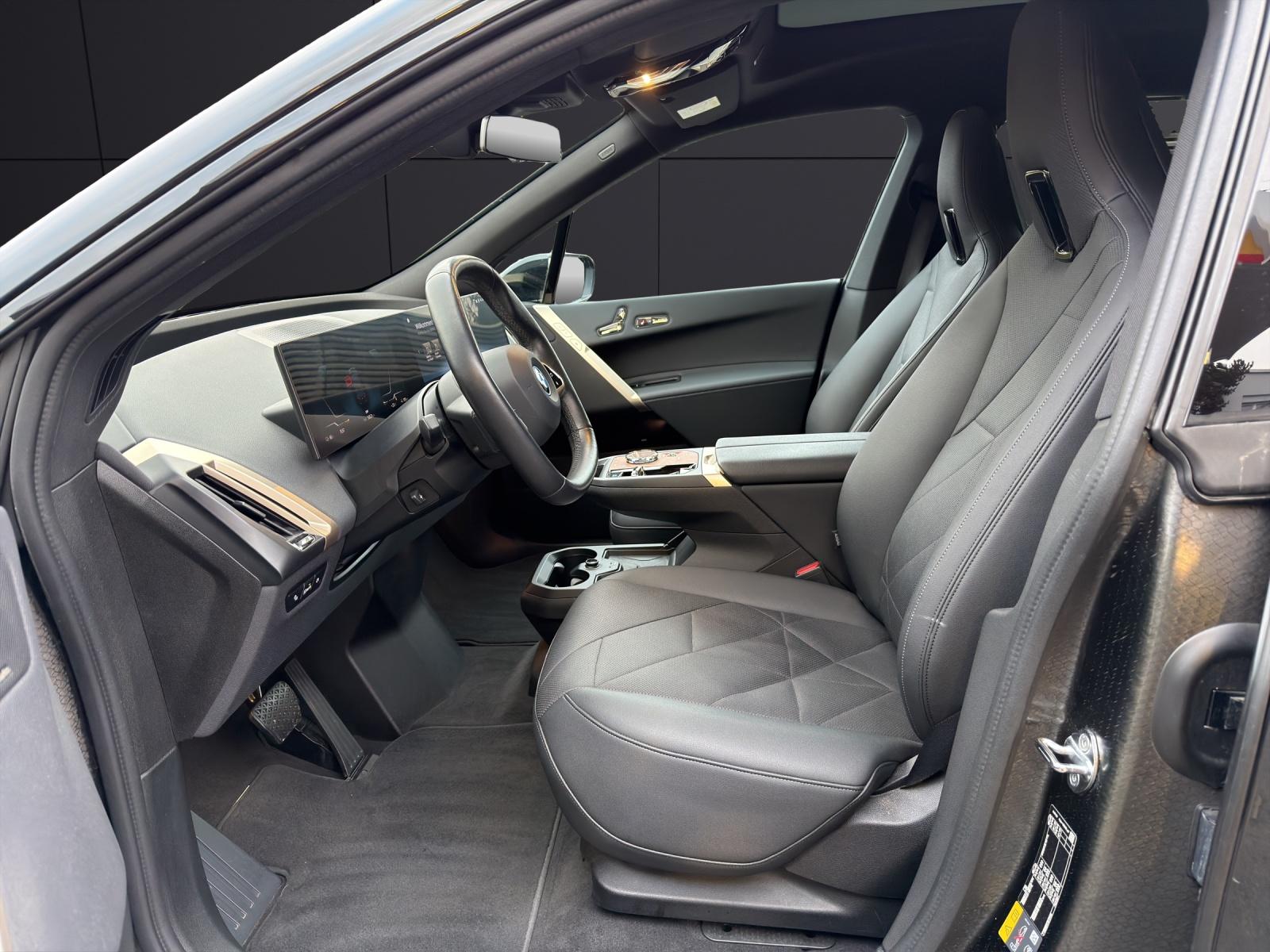 BMW iX xDrive40-showroom-element-1