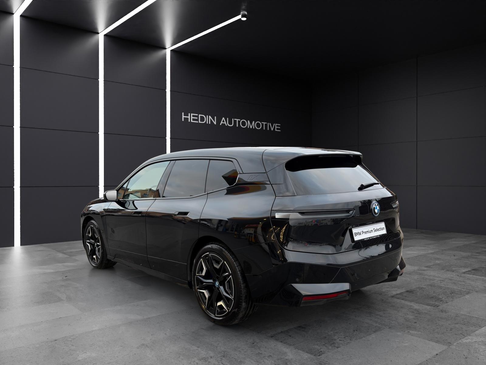 BMW iX xDrive40-showroom-element-2
