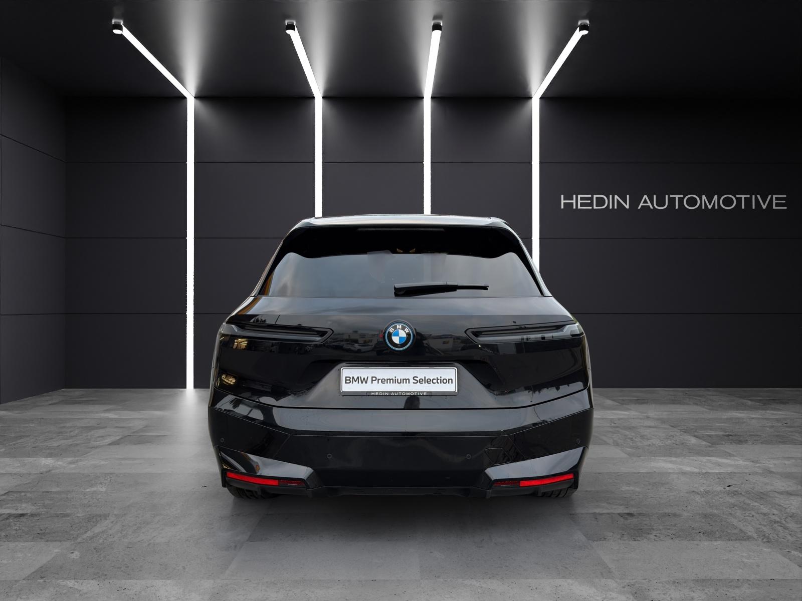 BMW iX xDrive40-image-8