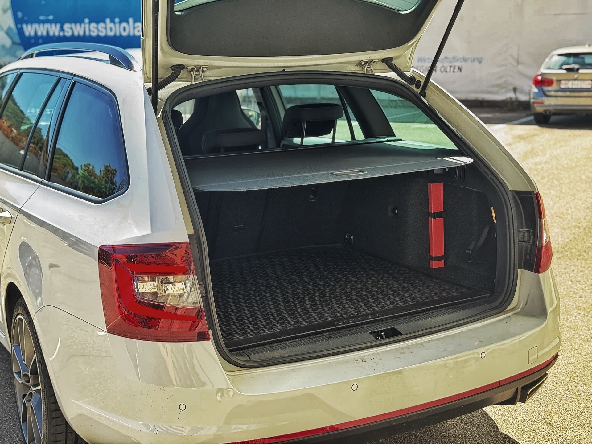 SKODA Octavia Combi 2.0 TDI RS 4x4 DSG-image-16