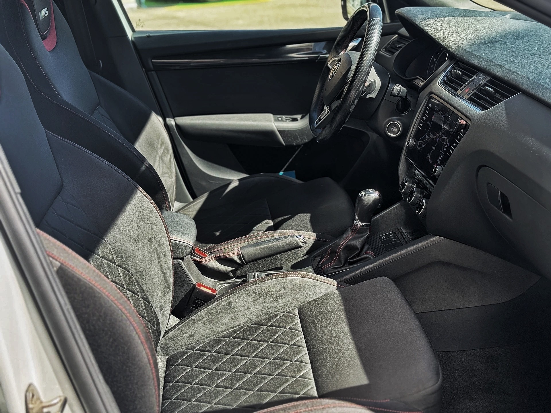SKODA Octavia Combi 2.0 TDI RS 4x4 DSG-image-27