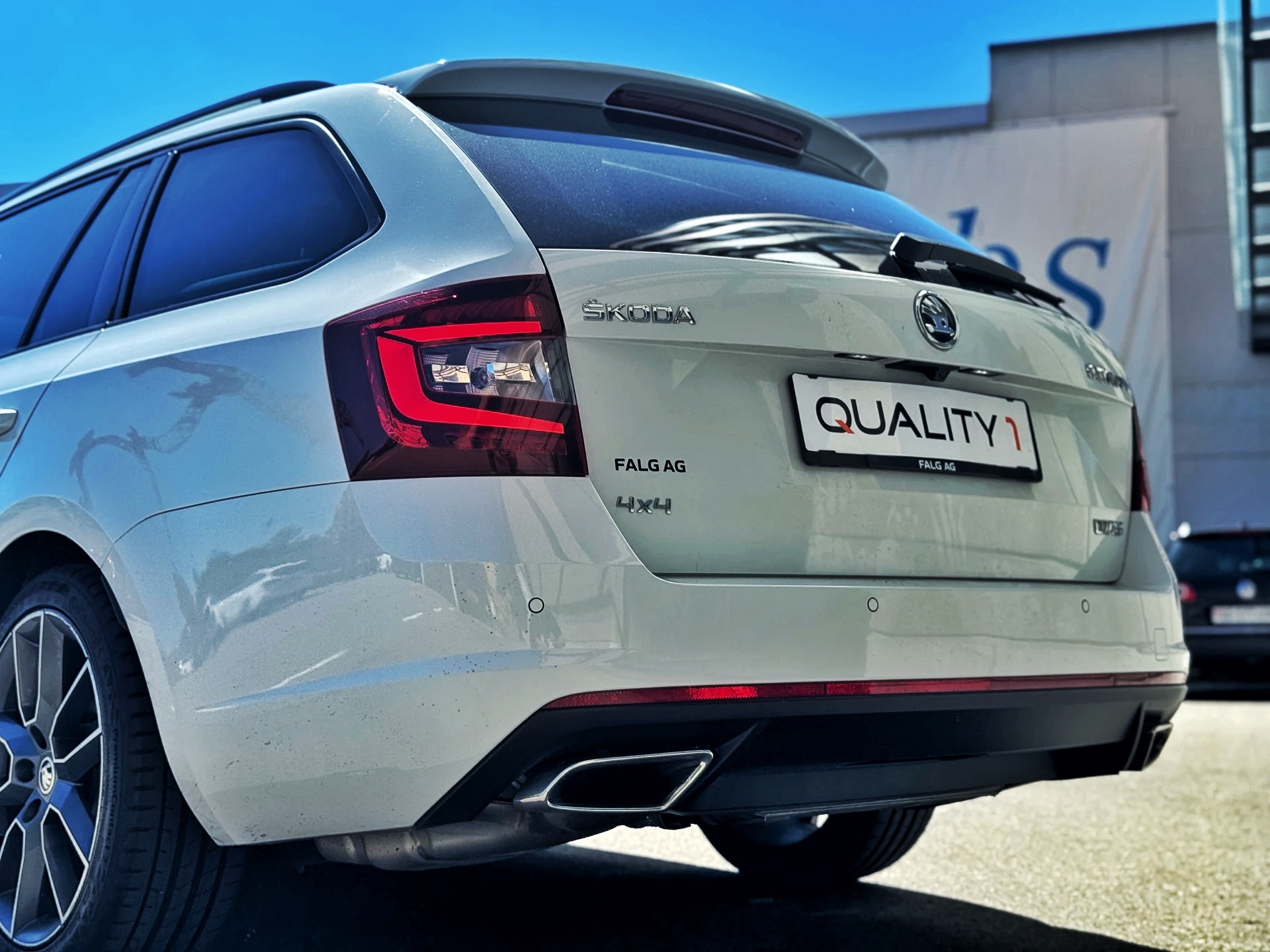 SKODA Octavia Combi 2.0 TDI RS 4x4 DSG-image-12
