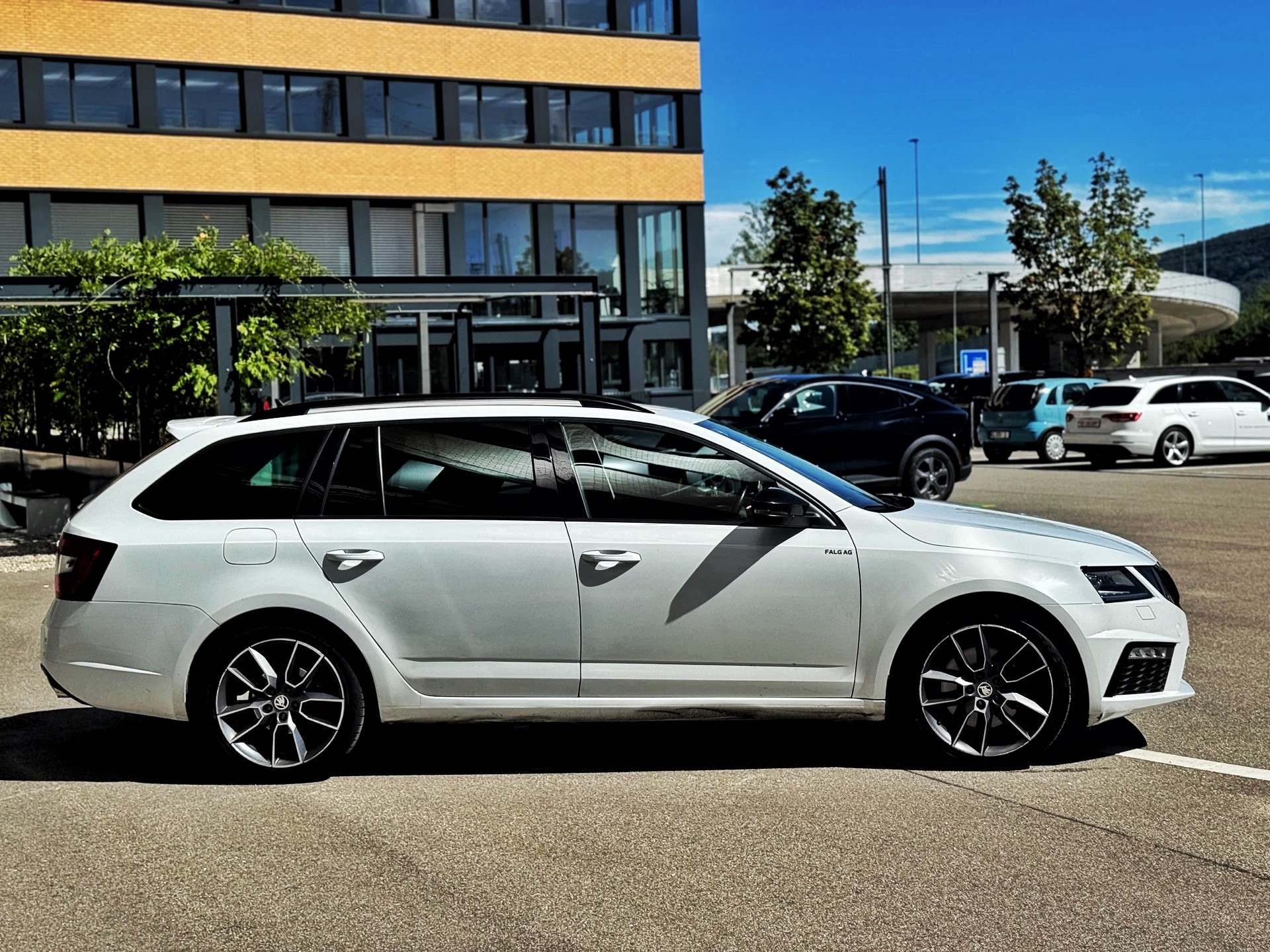 SKODA Octavia Combi 2.0 TDI RS 4x4 DSG-image-6