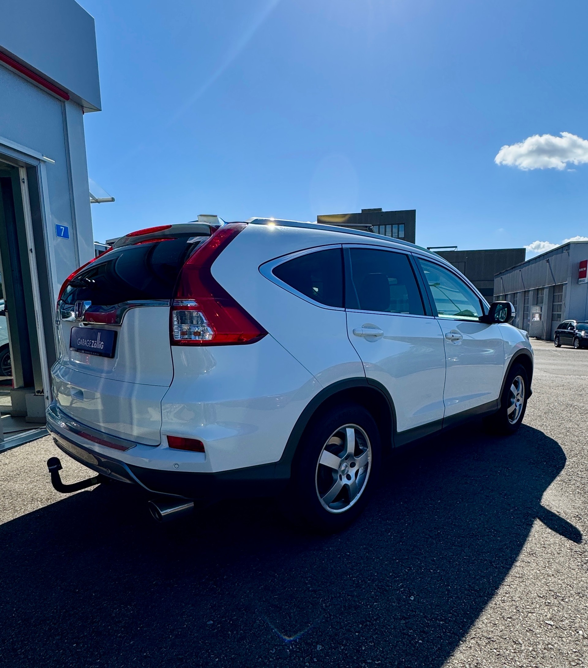 HONDA CR-V 1.6 i-DTEC Executive 4WD Automatic CH Fahrzeug aus 1. Hand, Unfallfrei, Scheckheftgepflegt, AHK, 8-fach bereift.-image-4