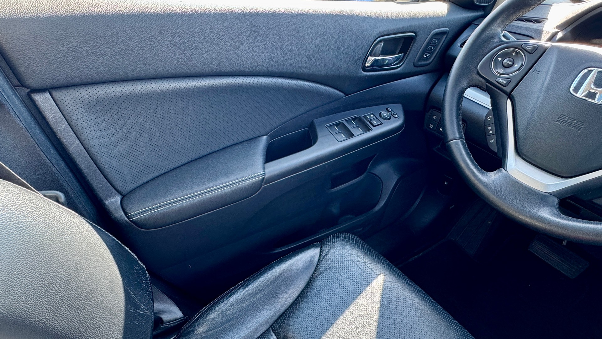 HONDA CR-V 1.6 i-DTEC Executive 4WD Automatic CH Fahrzeug aus 1. Hand, Unfallfrei, Scheckheftgepflegt, AHK, 8-fach bereift.-image-9